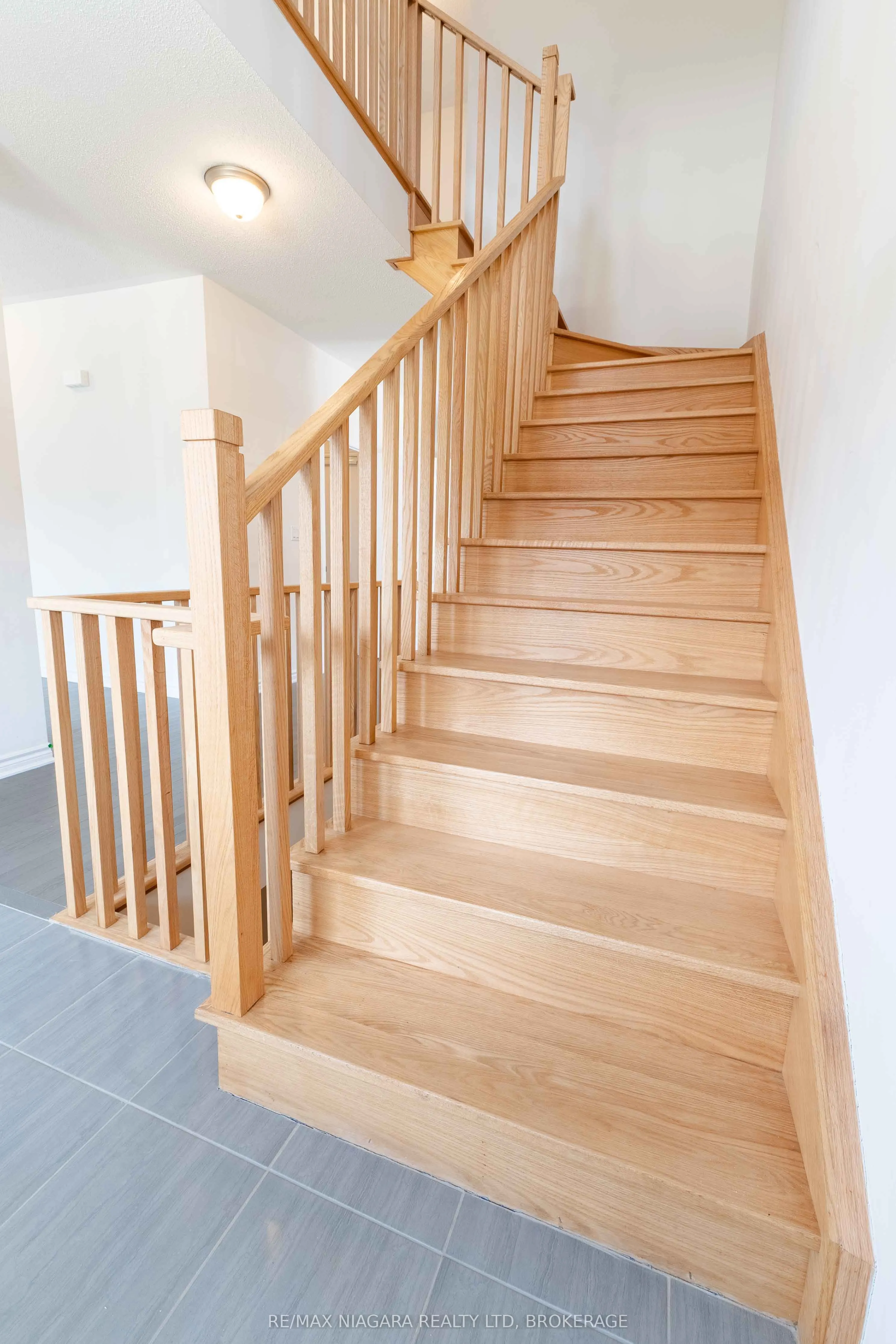 25 ORIOLE Crescent