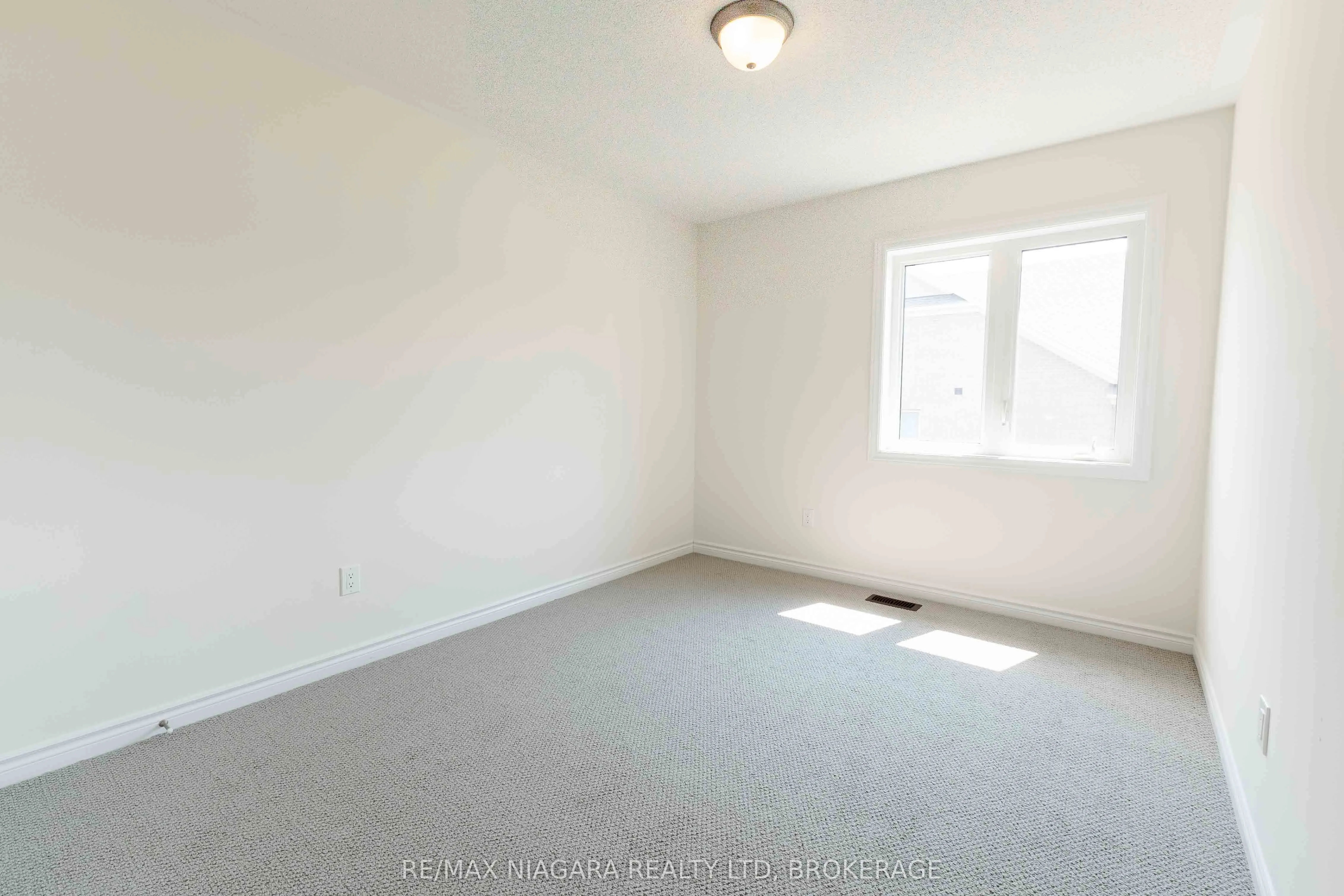 25 ORIOLE Crescent