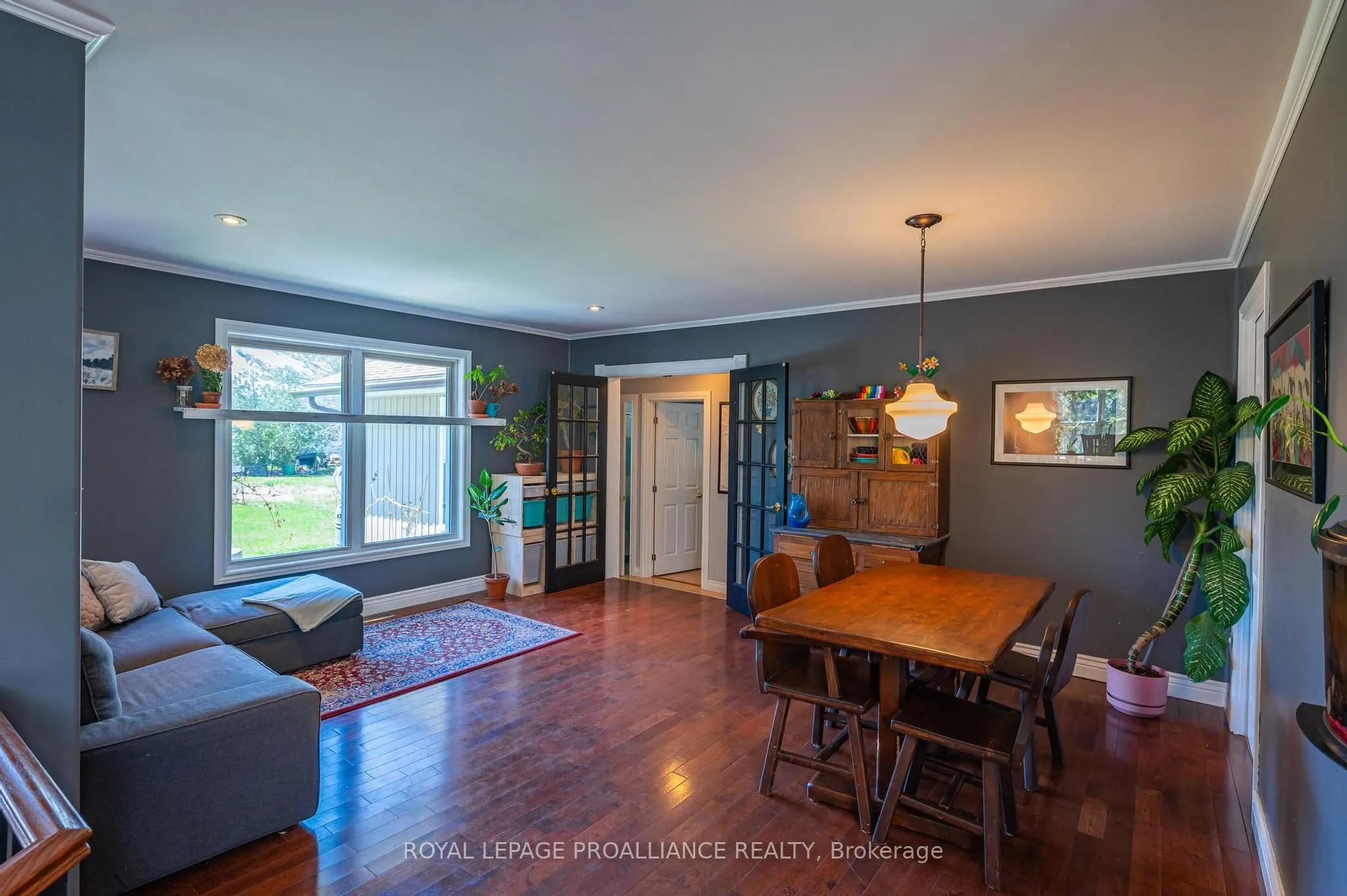 280 Presqu'ile Parkway