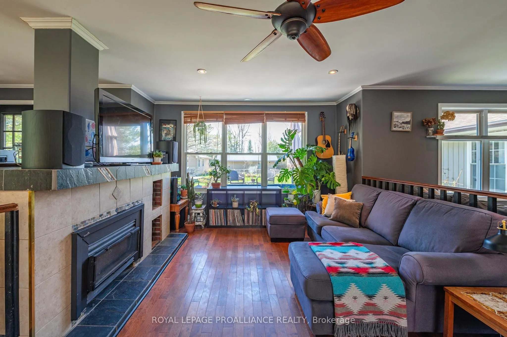 280 Presqu'ile Parkway