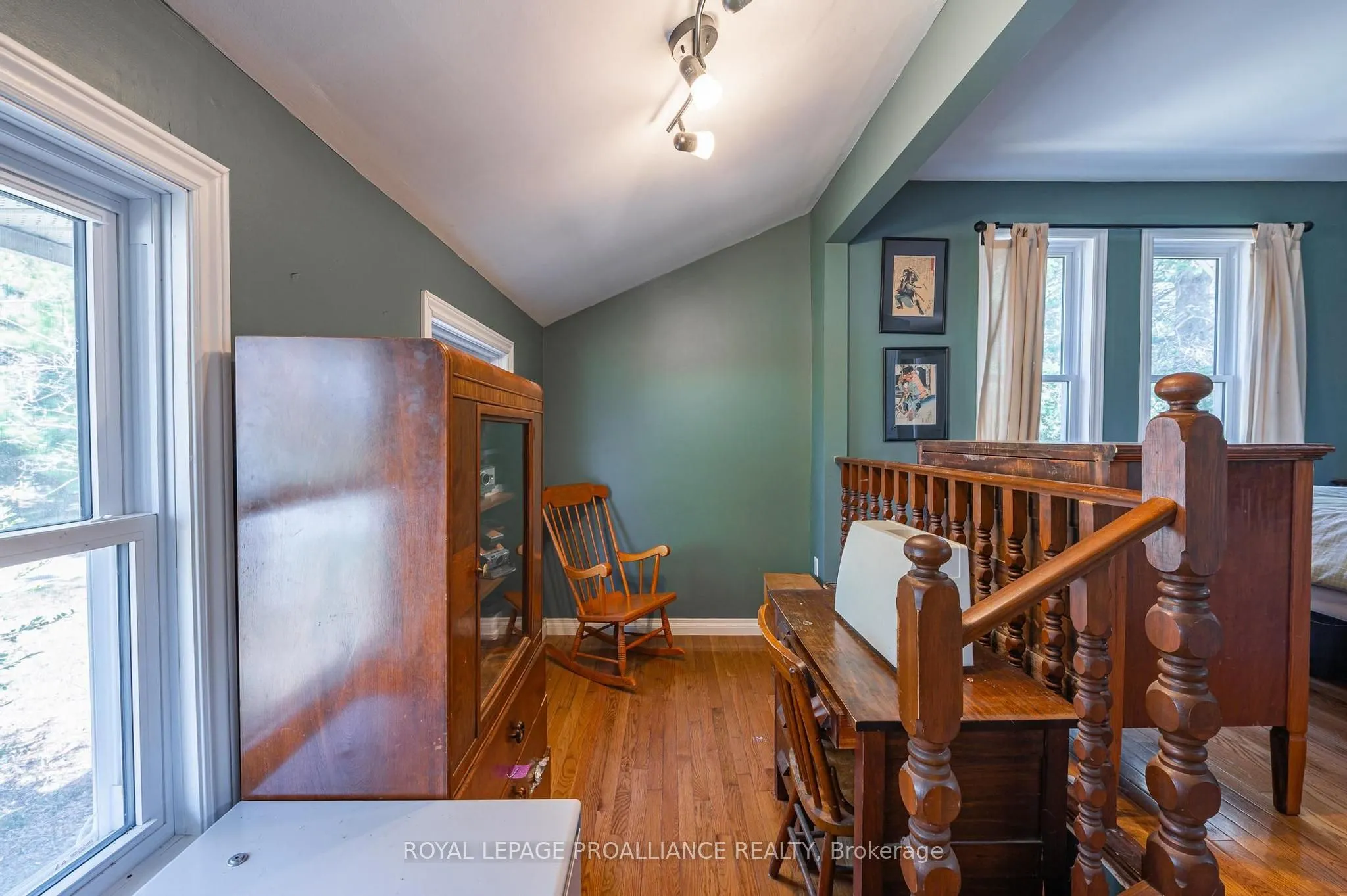 280 Presqu'ile Parkway