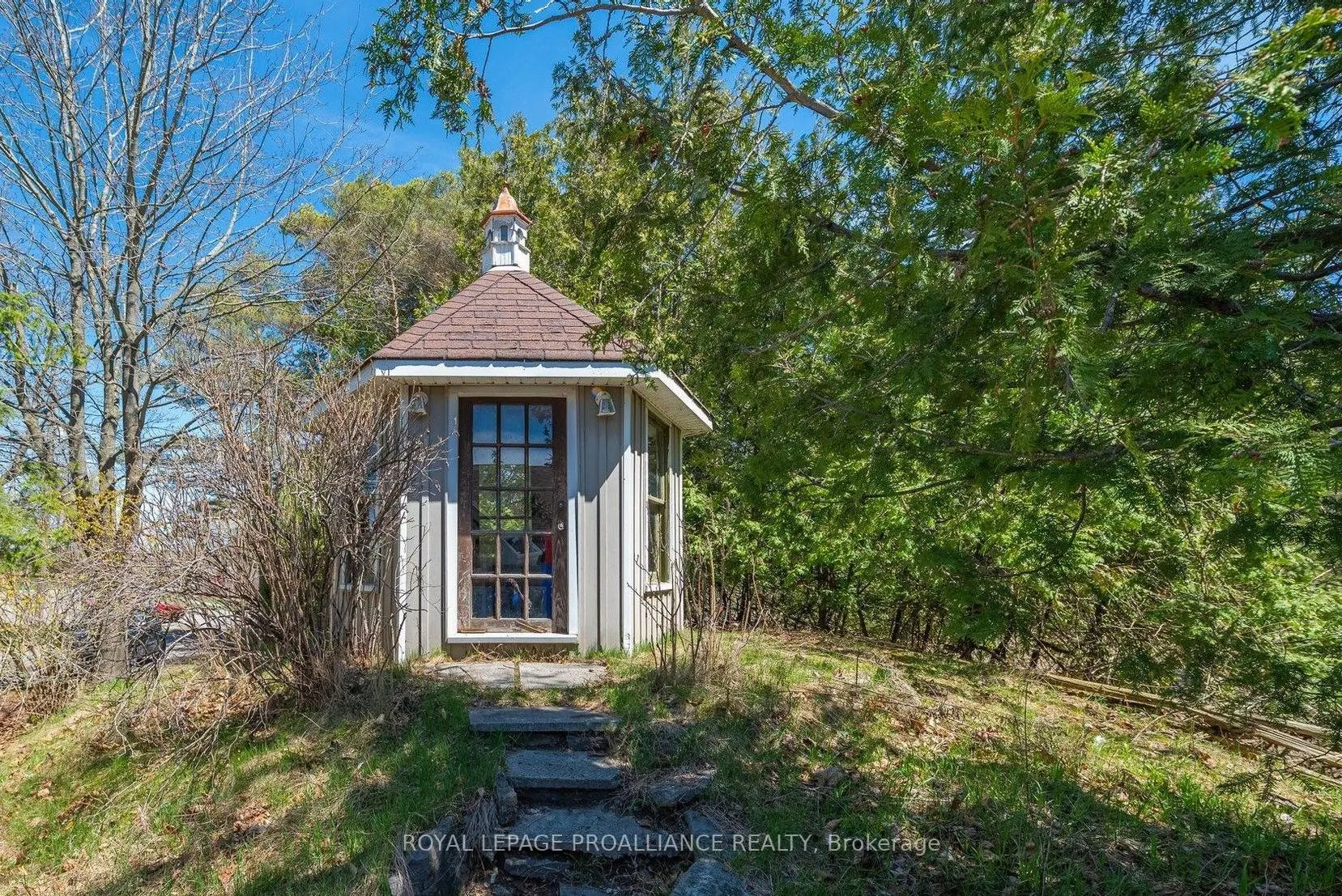 280 Presqu'ile Parkway
