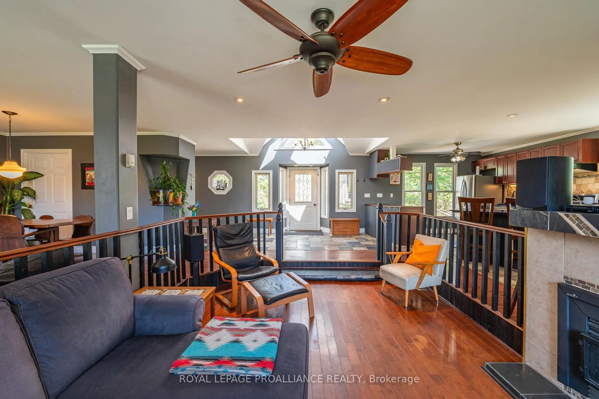 280 Presqu'ile Parkway