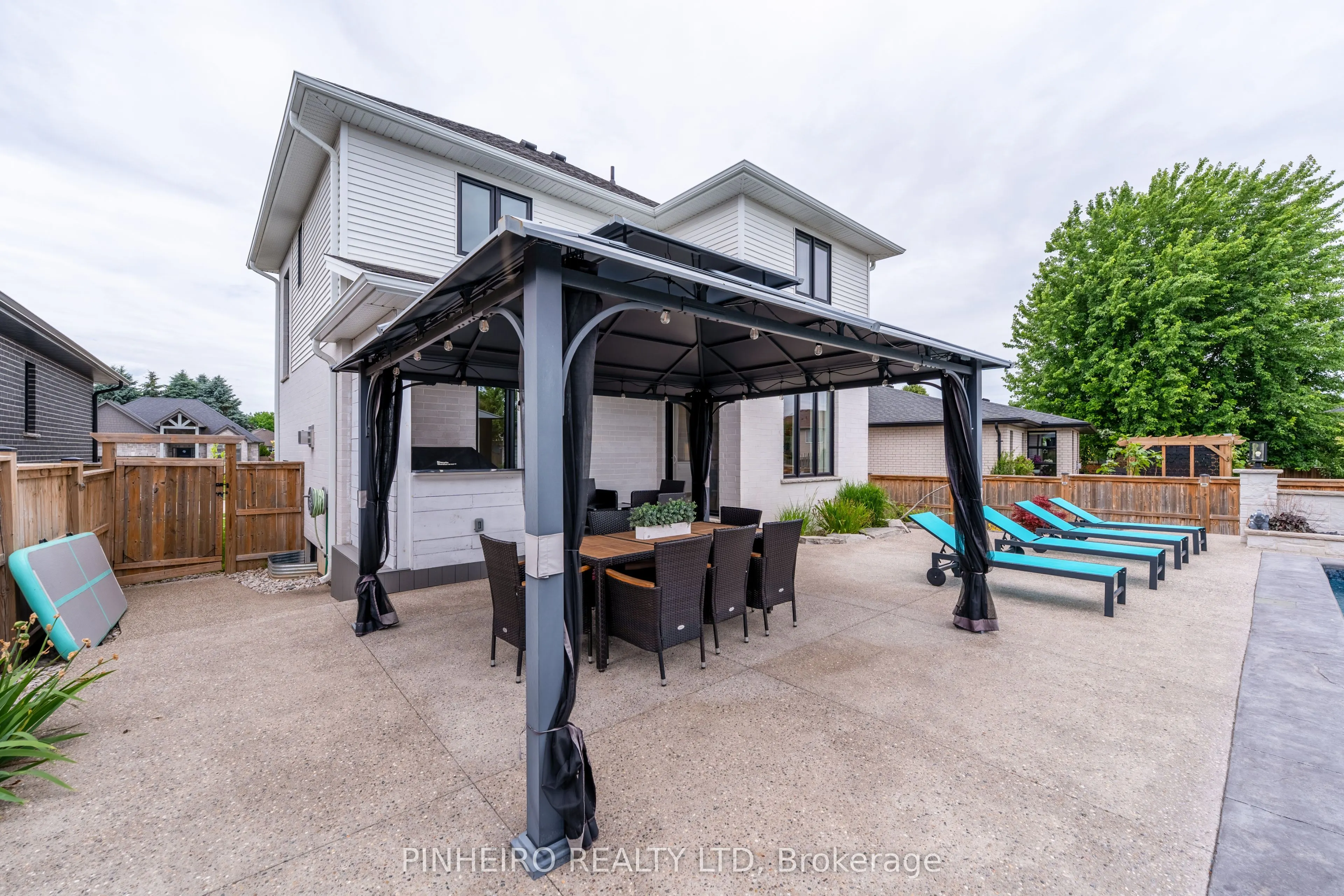 15 Kemp Crescent