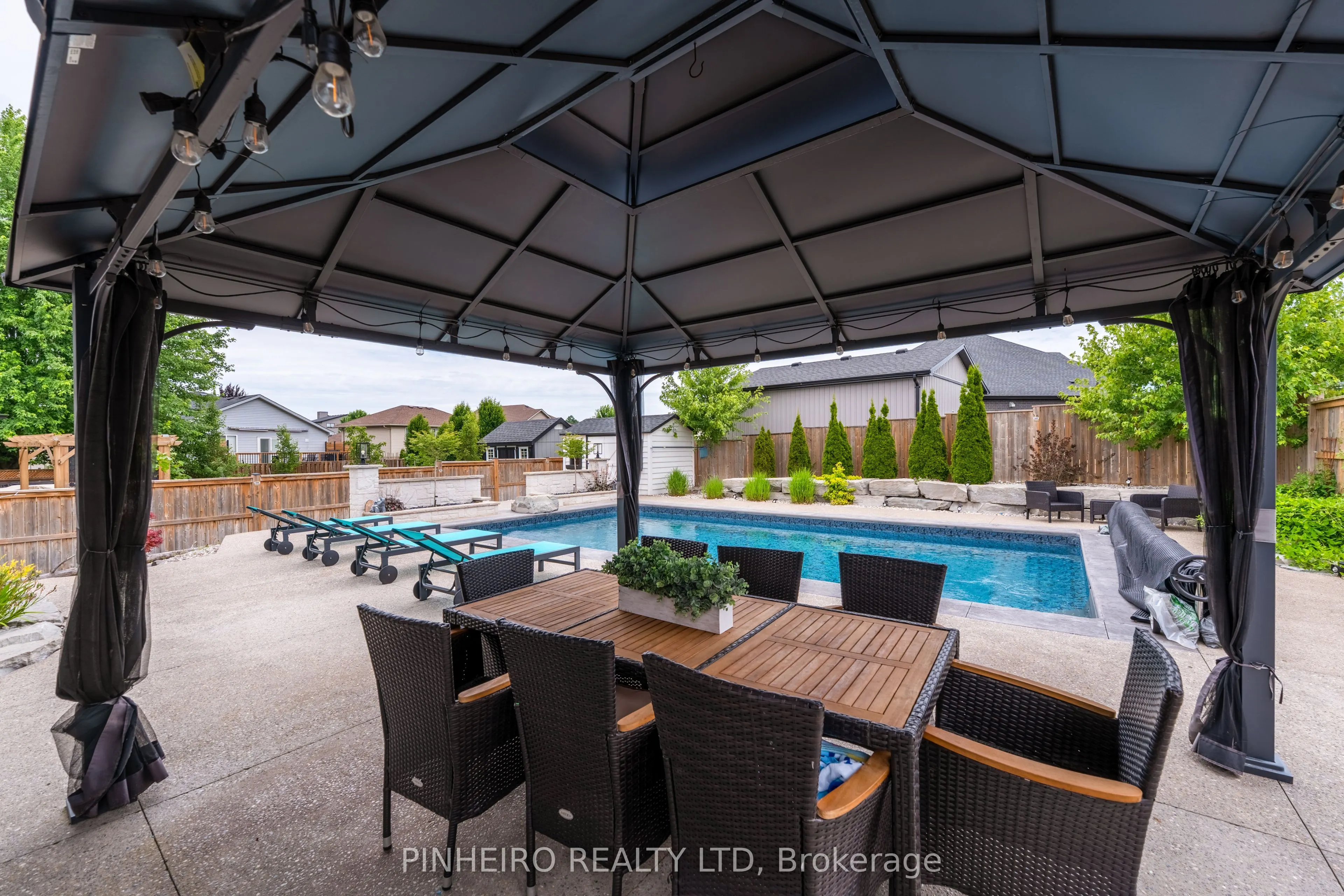 15 Kemp Crescent