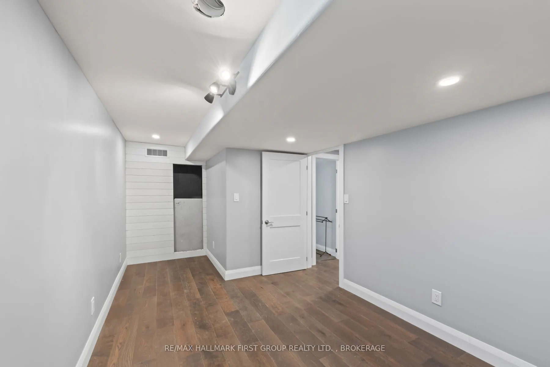 757 Hillview Road