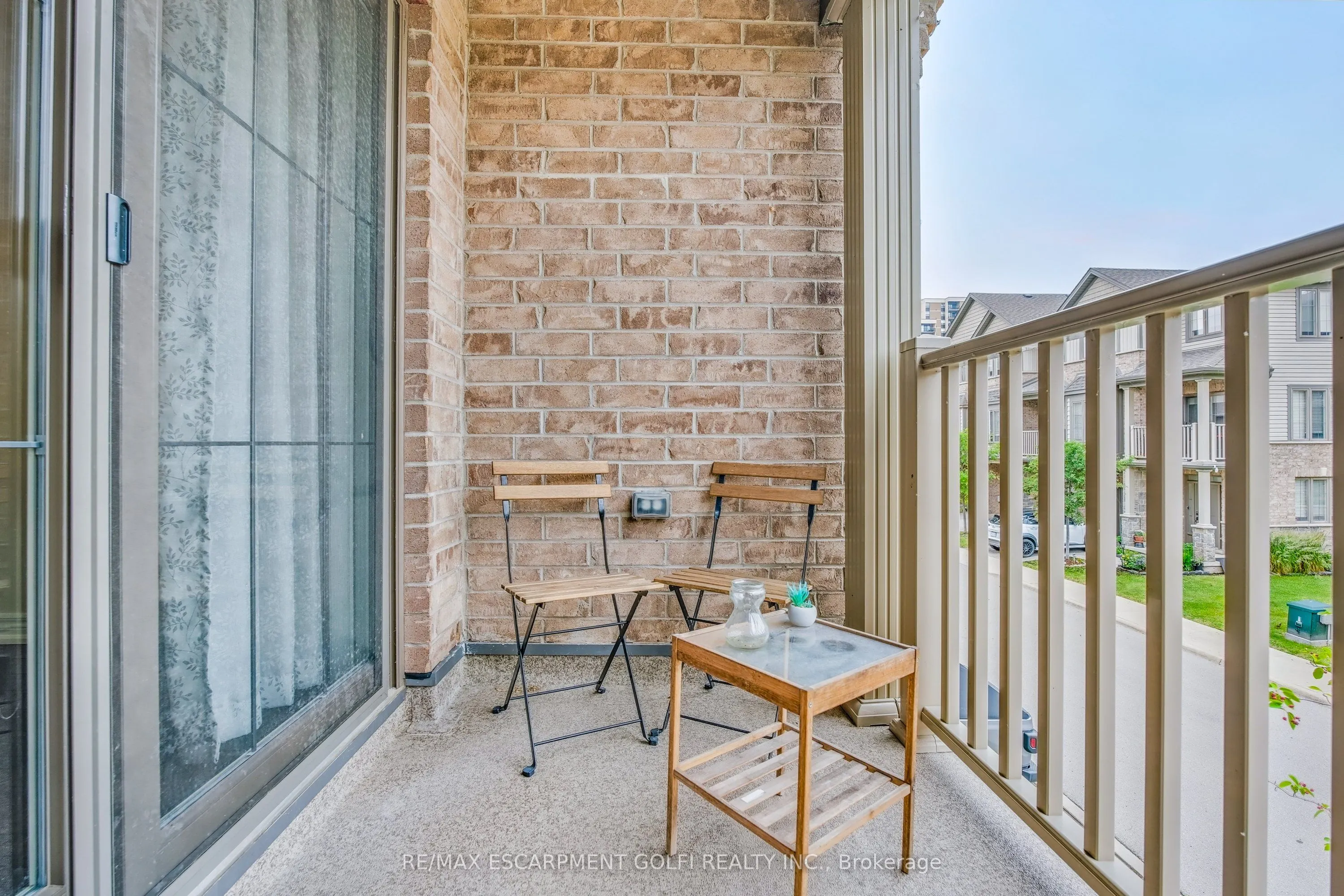 16 Lakefront Drive