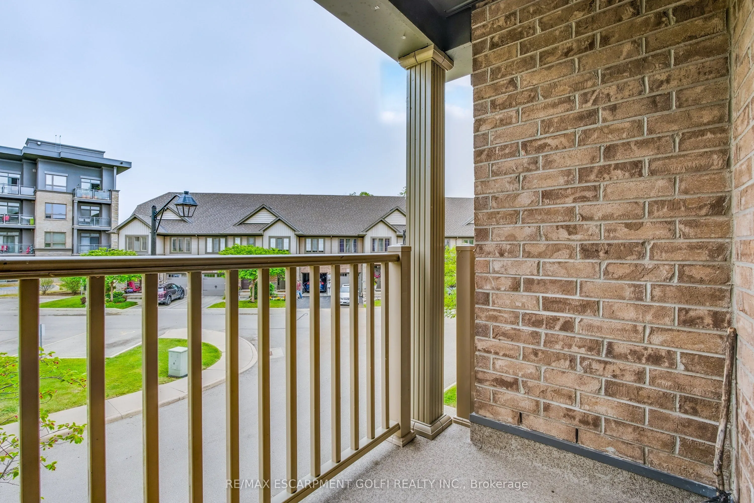 16 Lakefront Drive