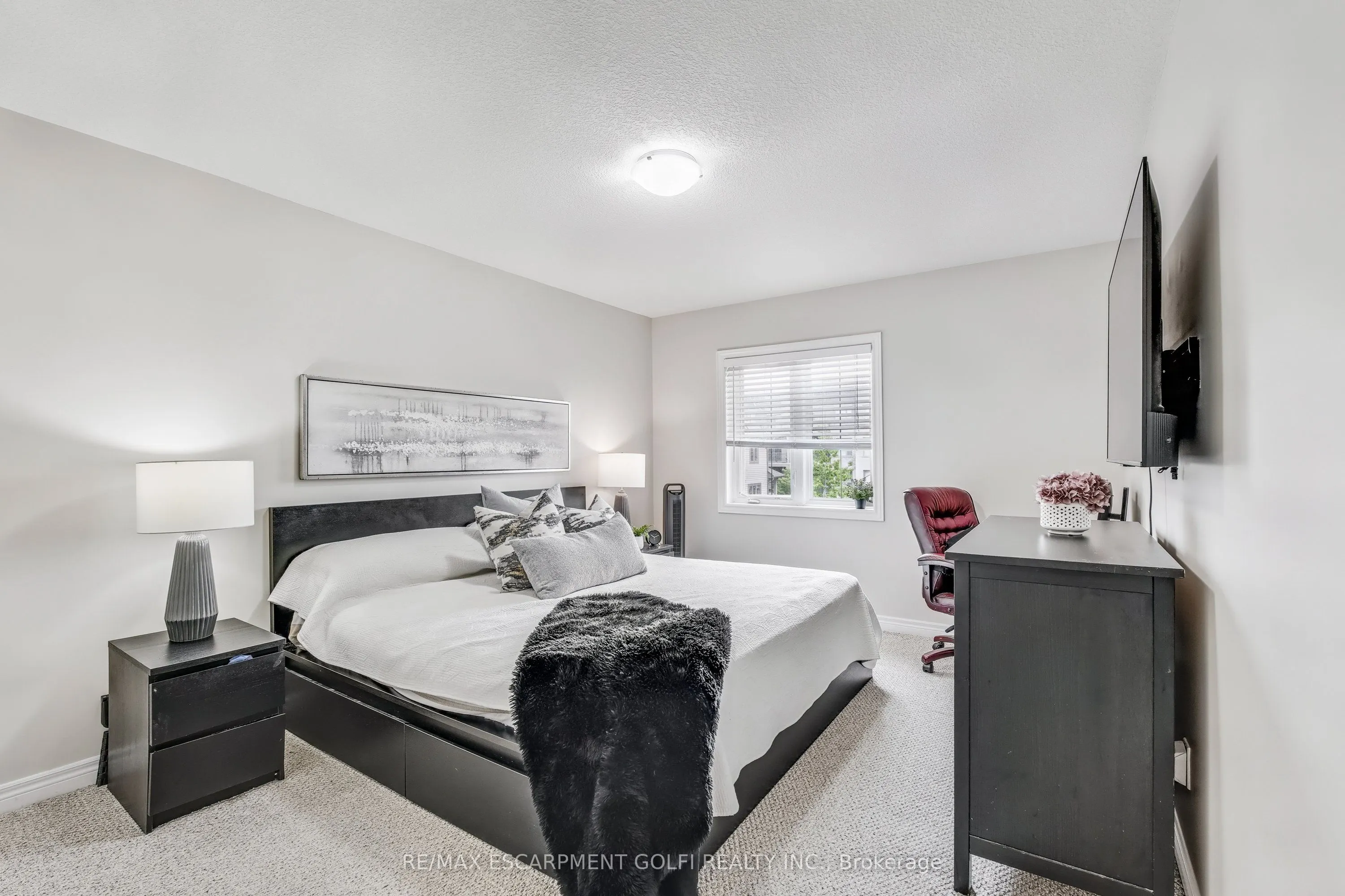 16 Lakefront Drive