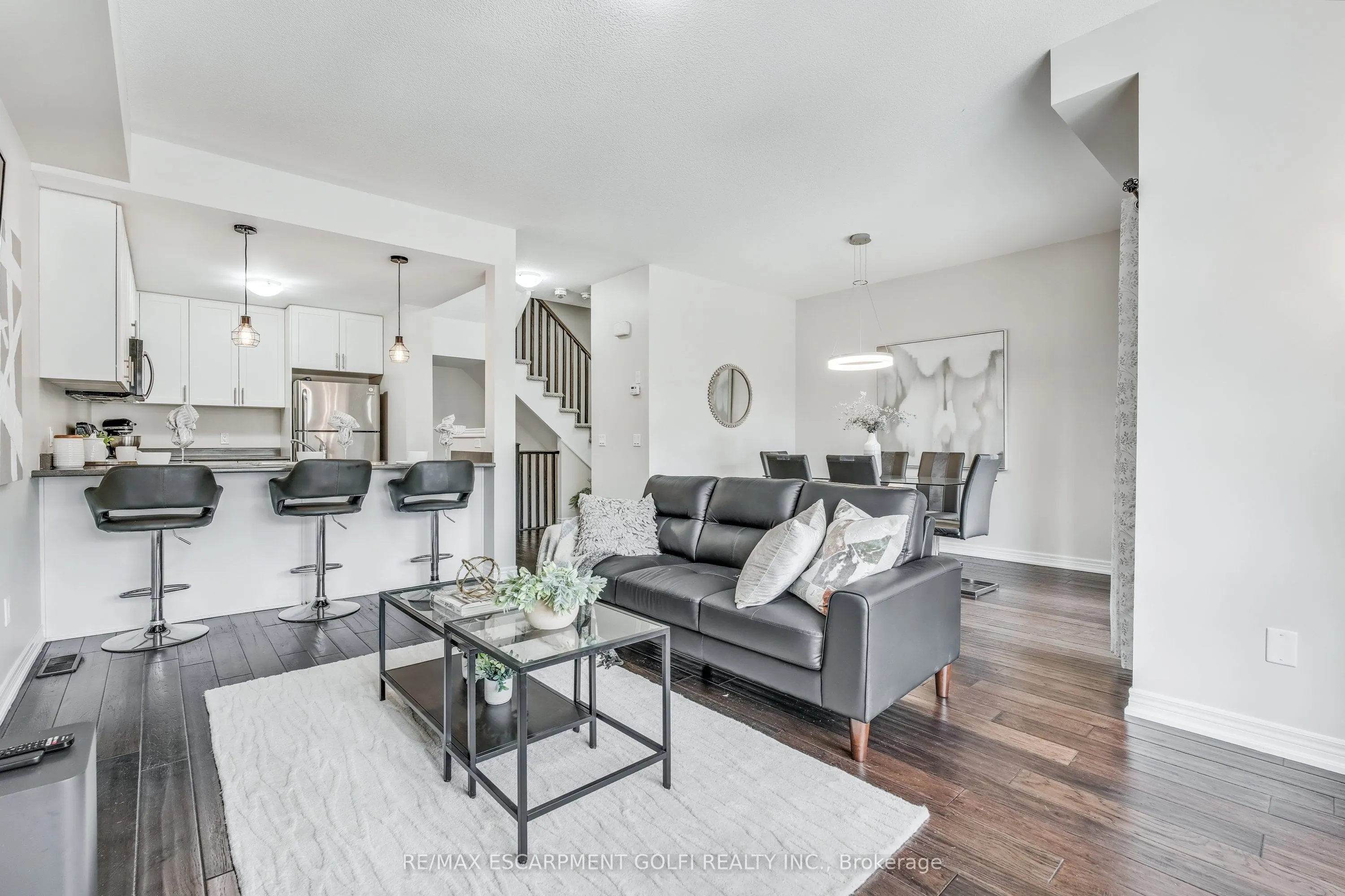 16 Lakefront Drive