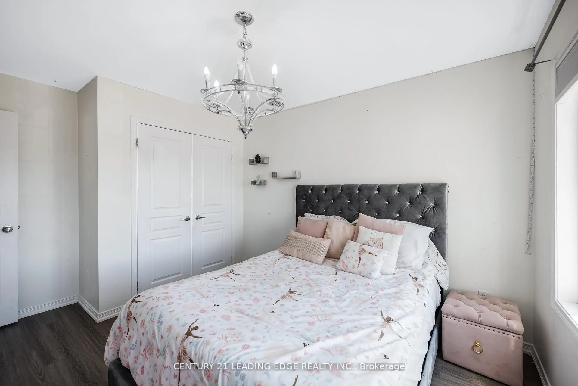 720 Fisher Street E