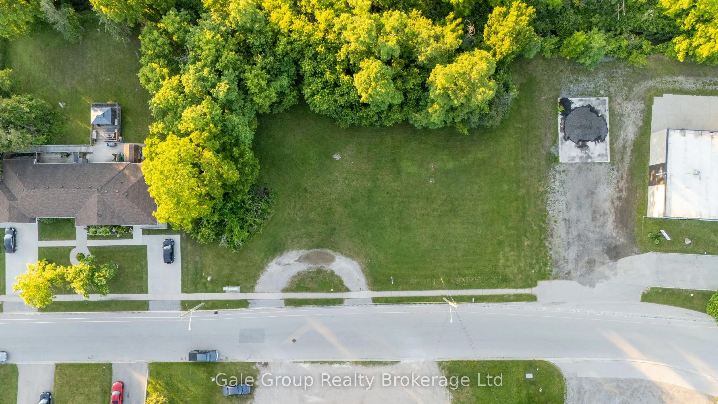 877 Dufferin Street