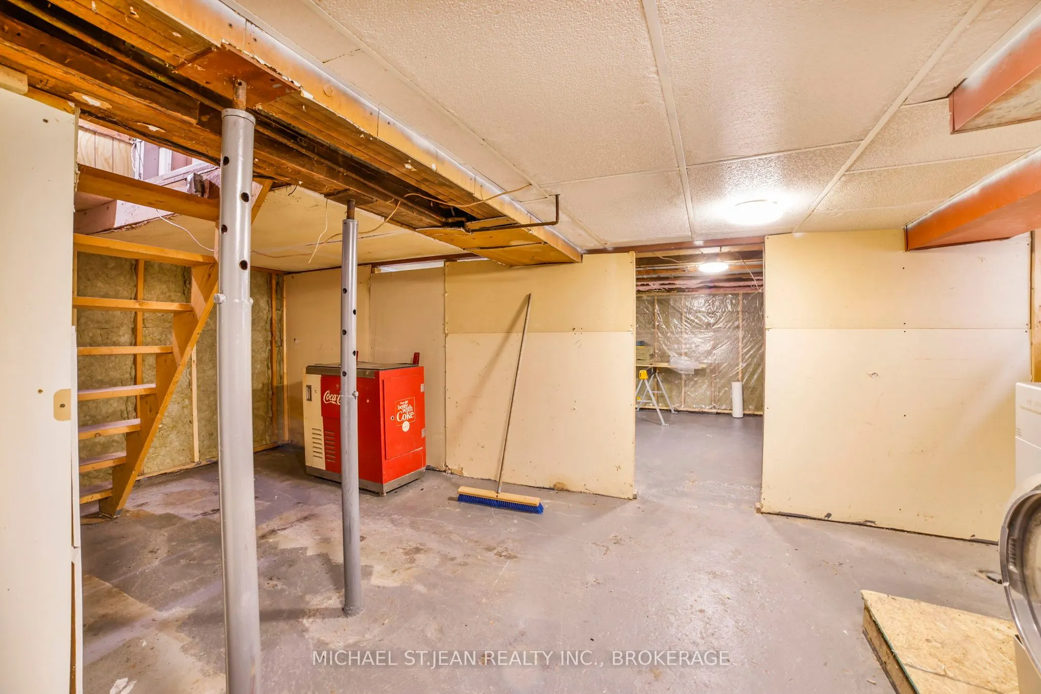 127 Province Street N