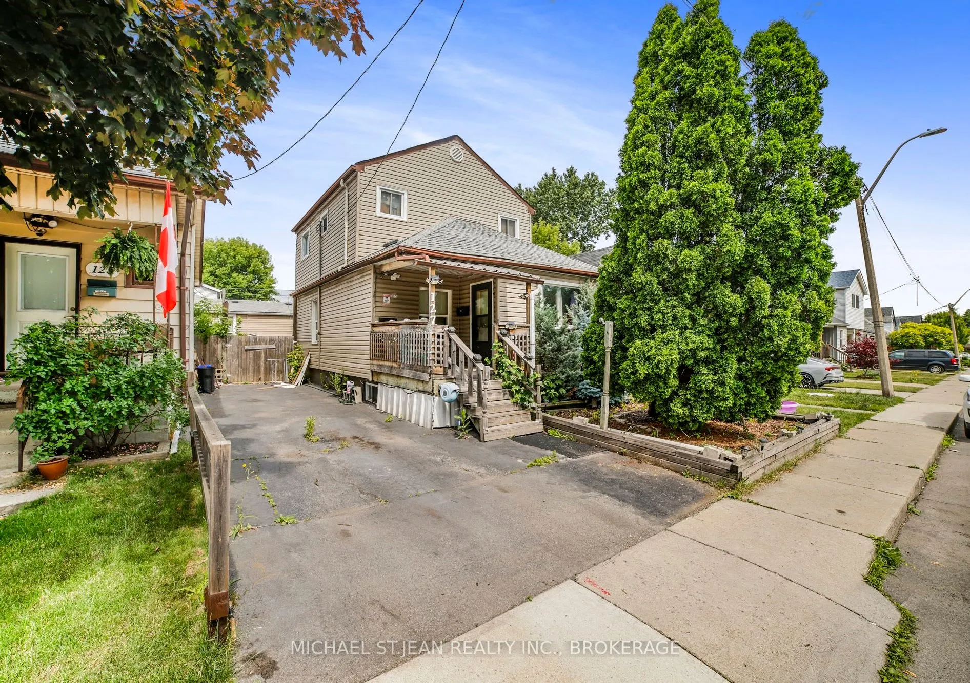 127 Province Street N