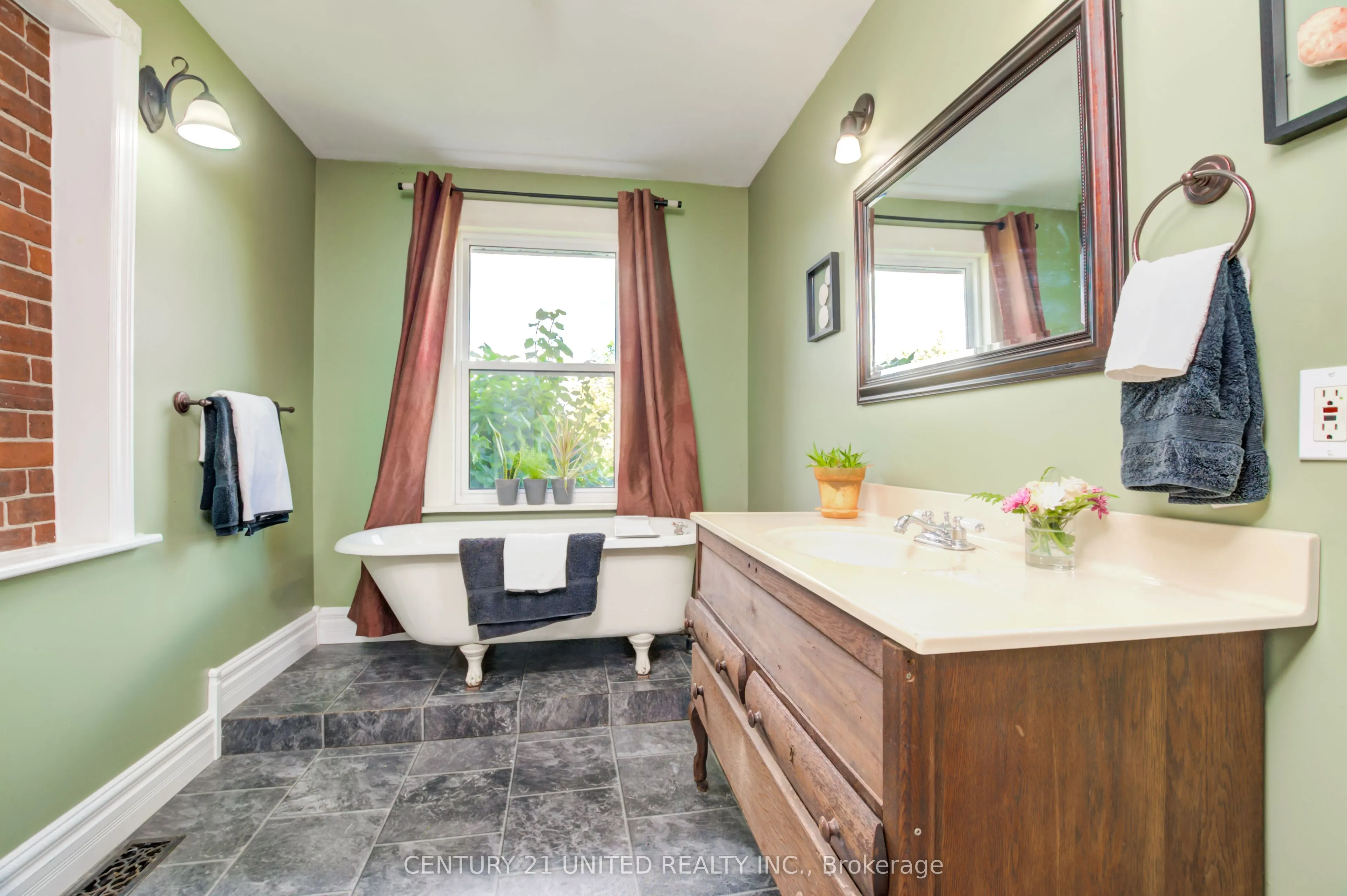 398 Concession Rd 11 E