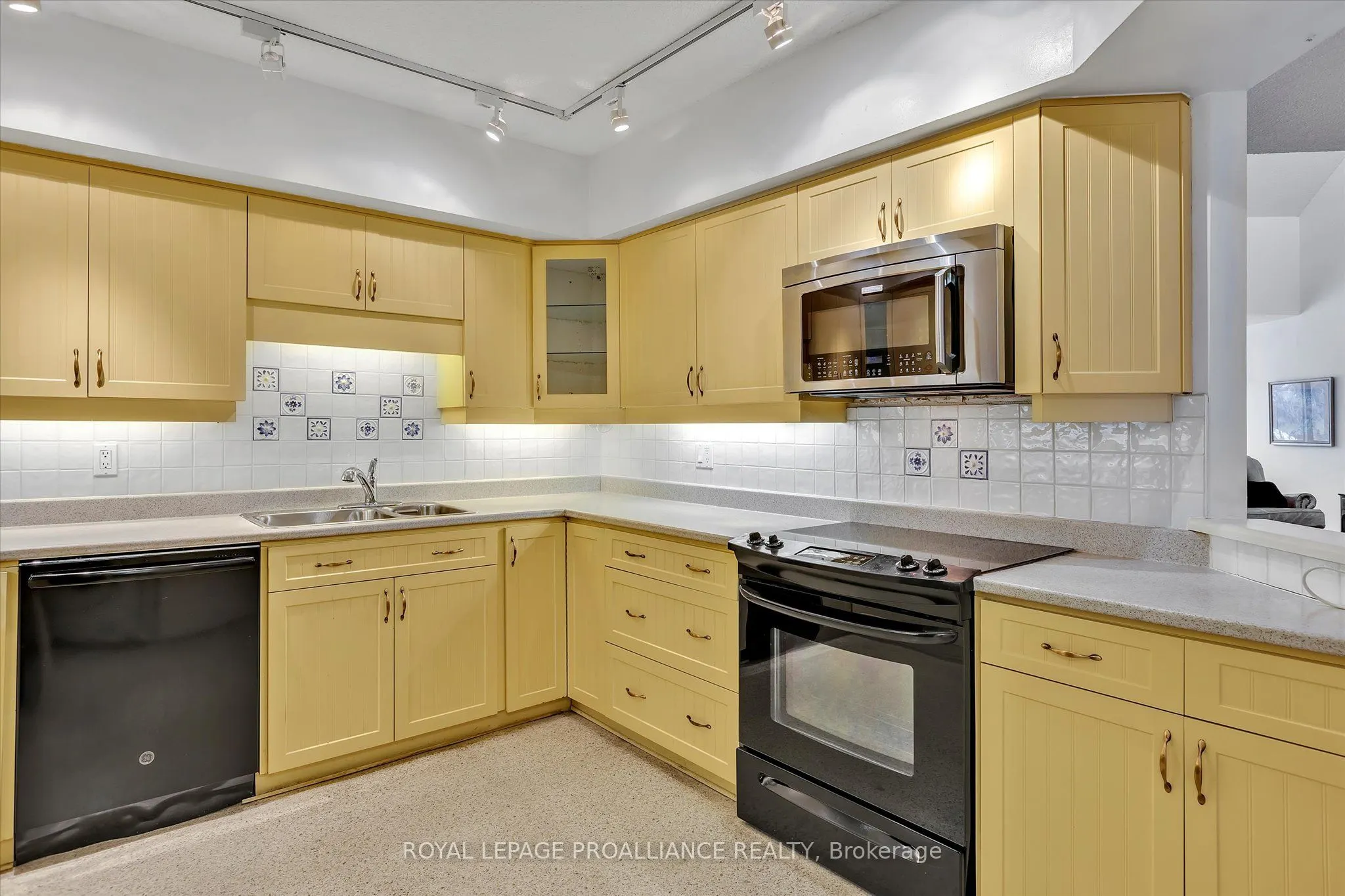 1818 Cherryhill Road, #501