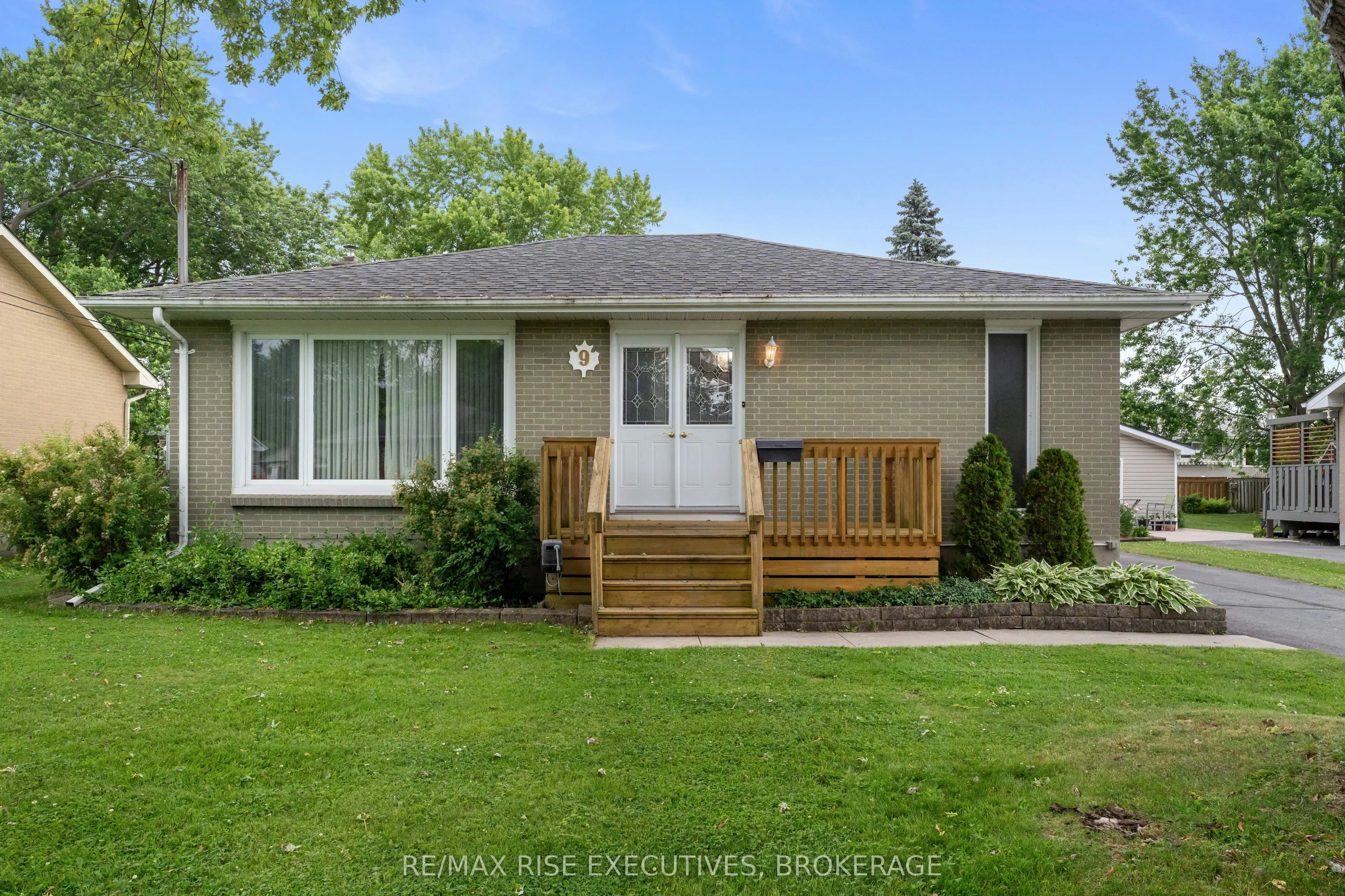 9 Henry Crescent