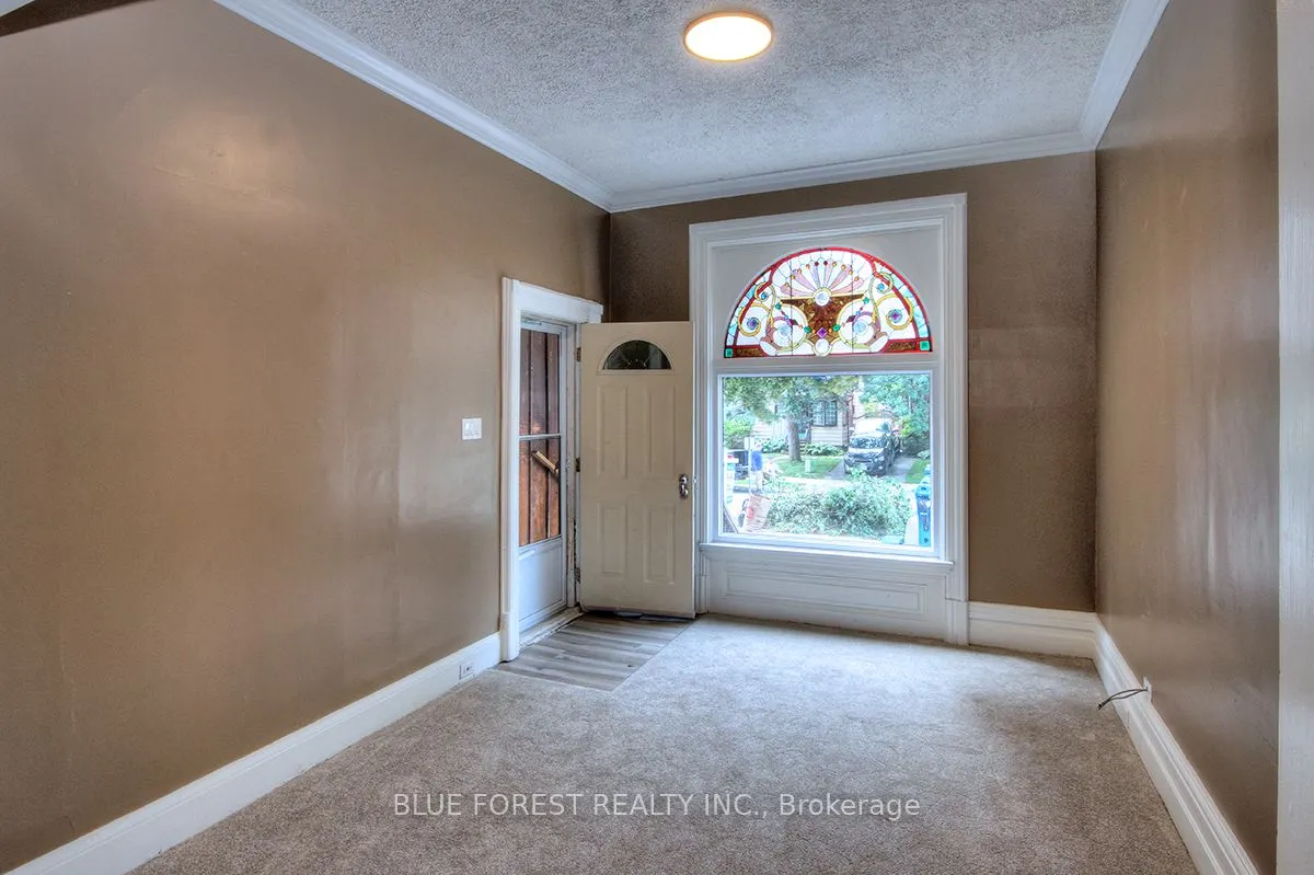 89 Gladstone Avenue
