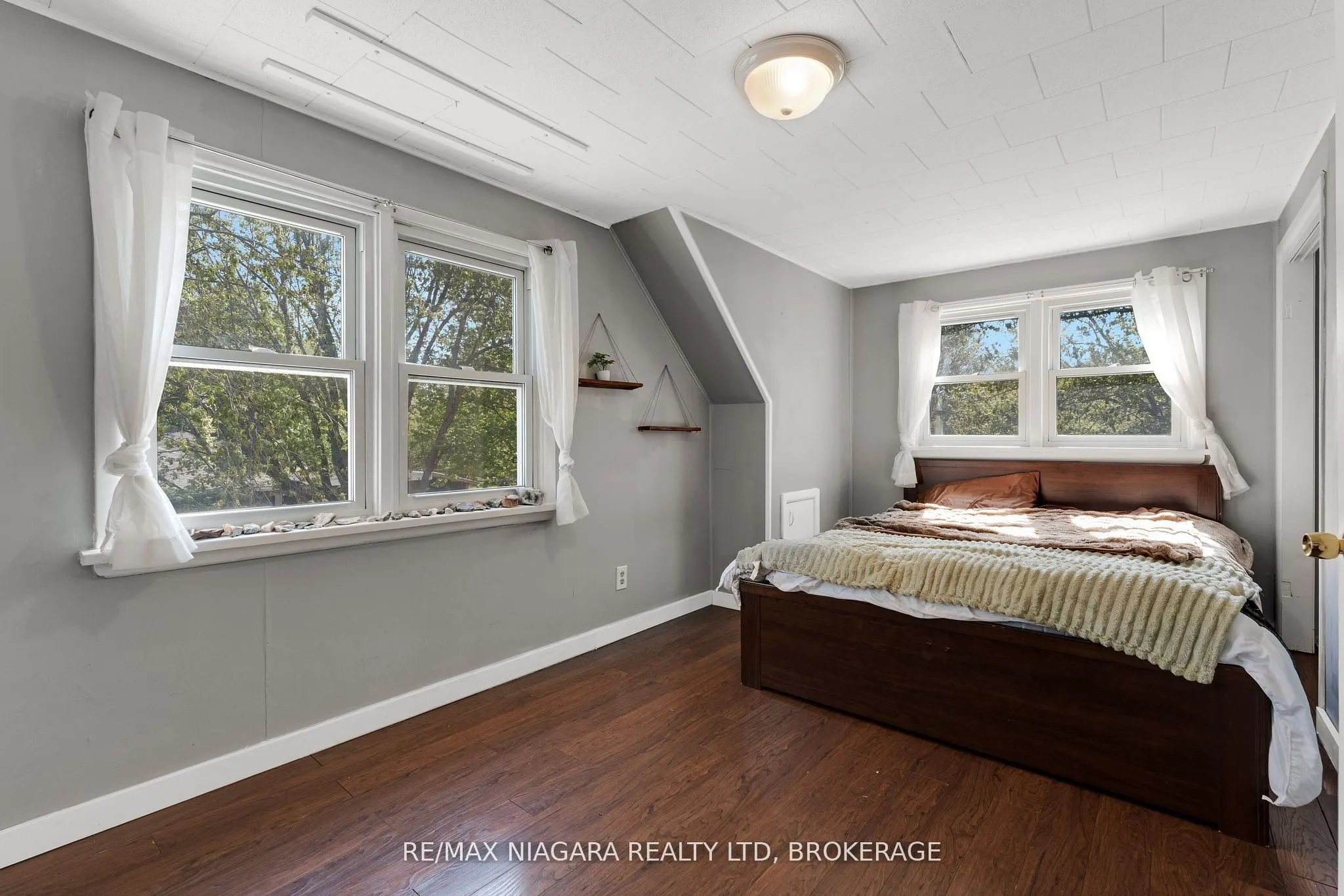 958 SILVER BAY Road
