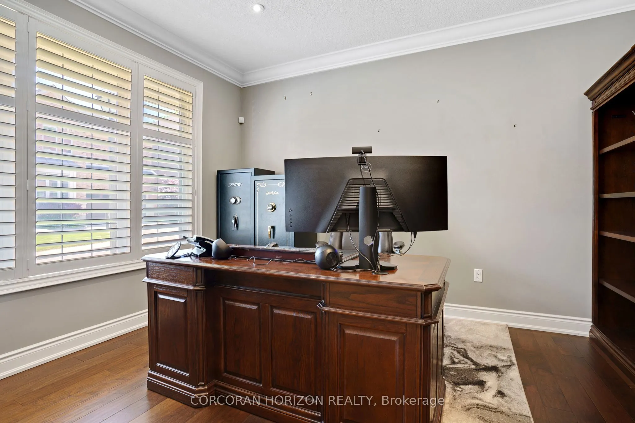 258 Edgewater Crescent, #8