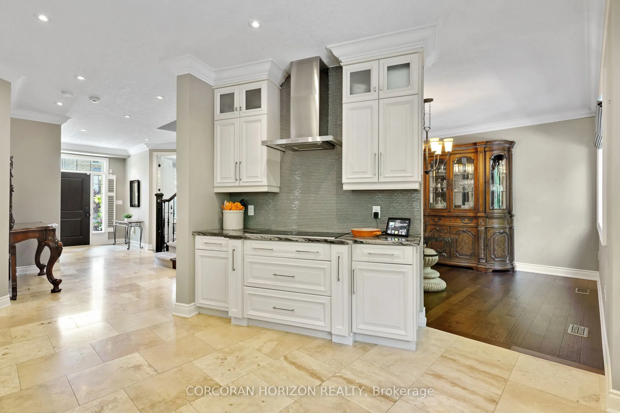 258 Edgewater Crescent, #8