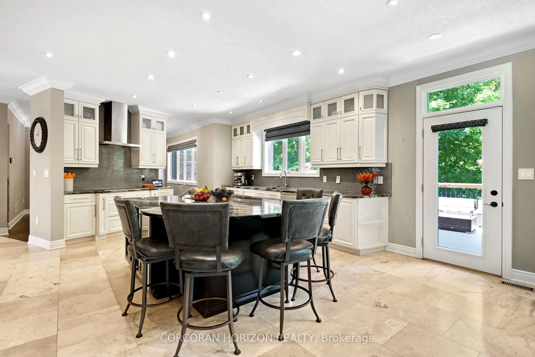 258 Edgewater Crescent, #8