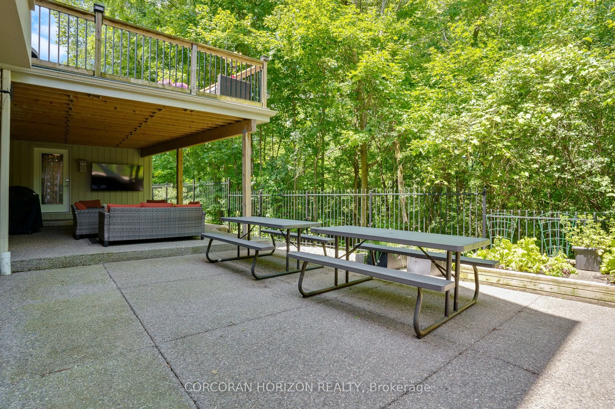 258 Edgewater Crescent, #8