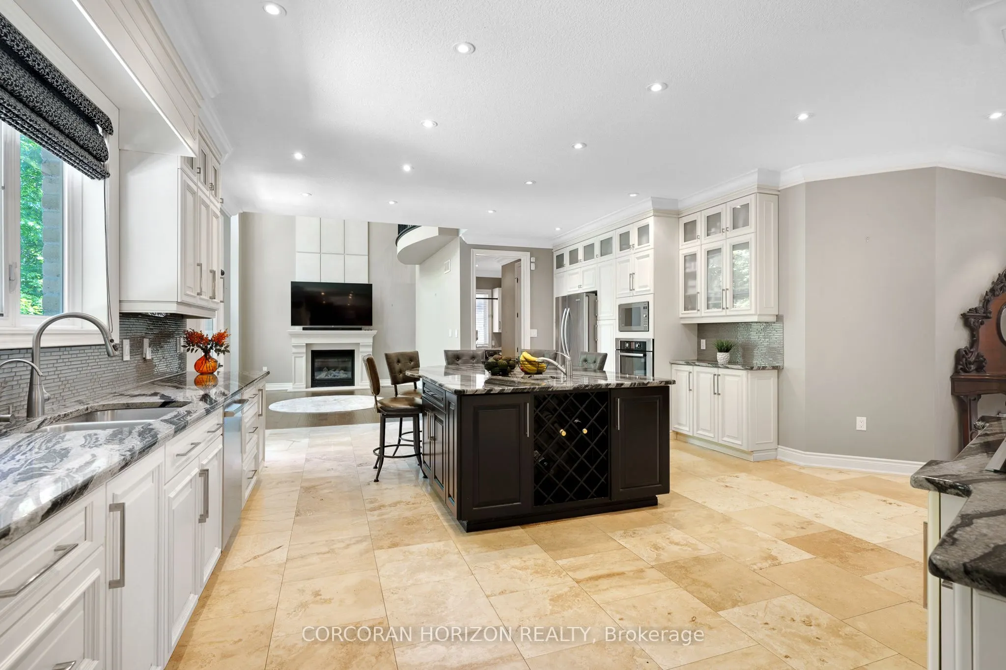258 Edgewater Crescent, #8