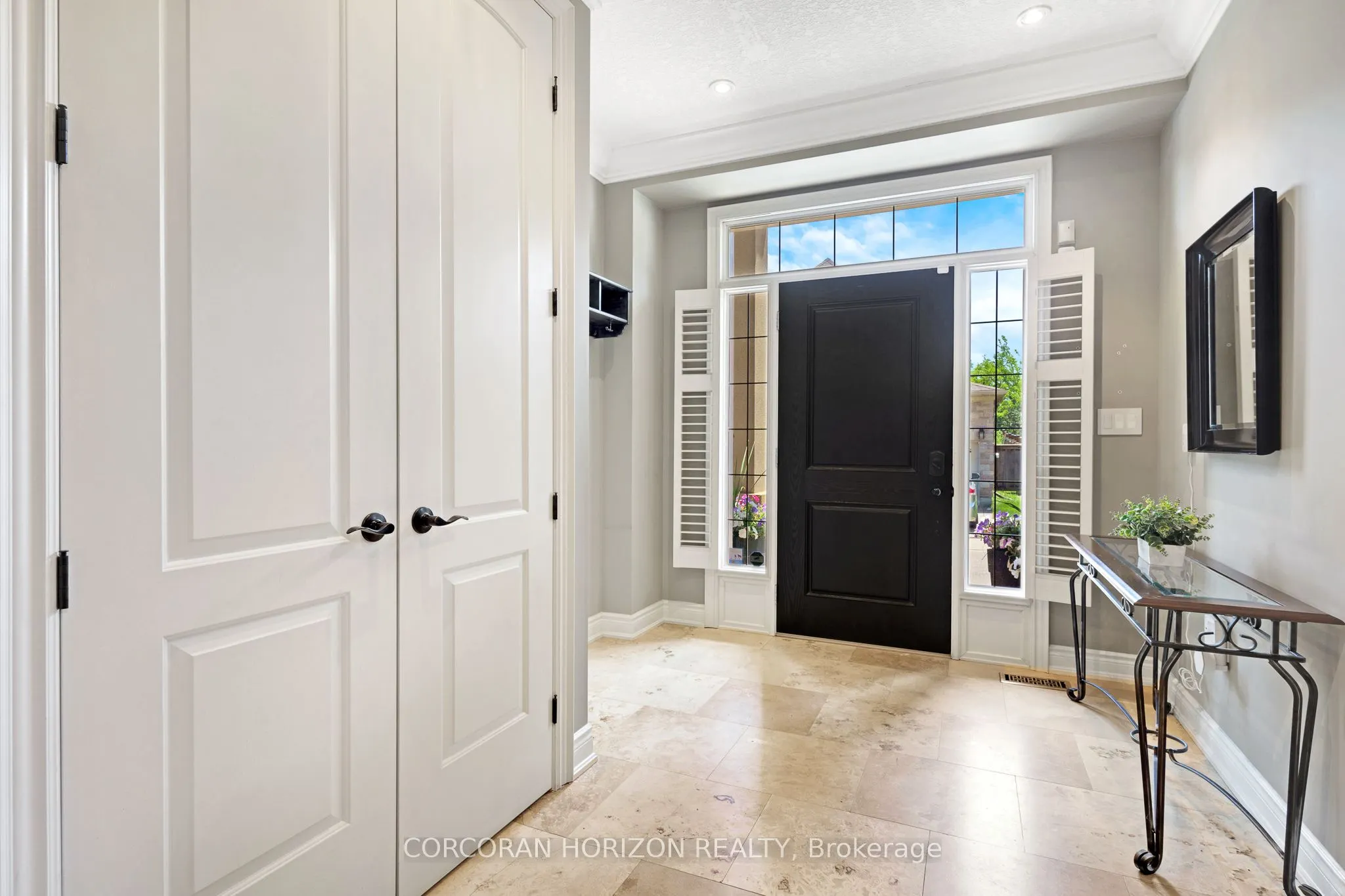 258 Edgewater Crescent, #8