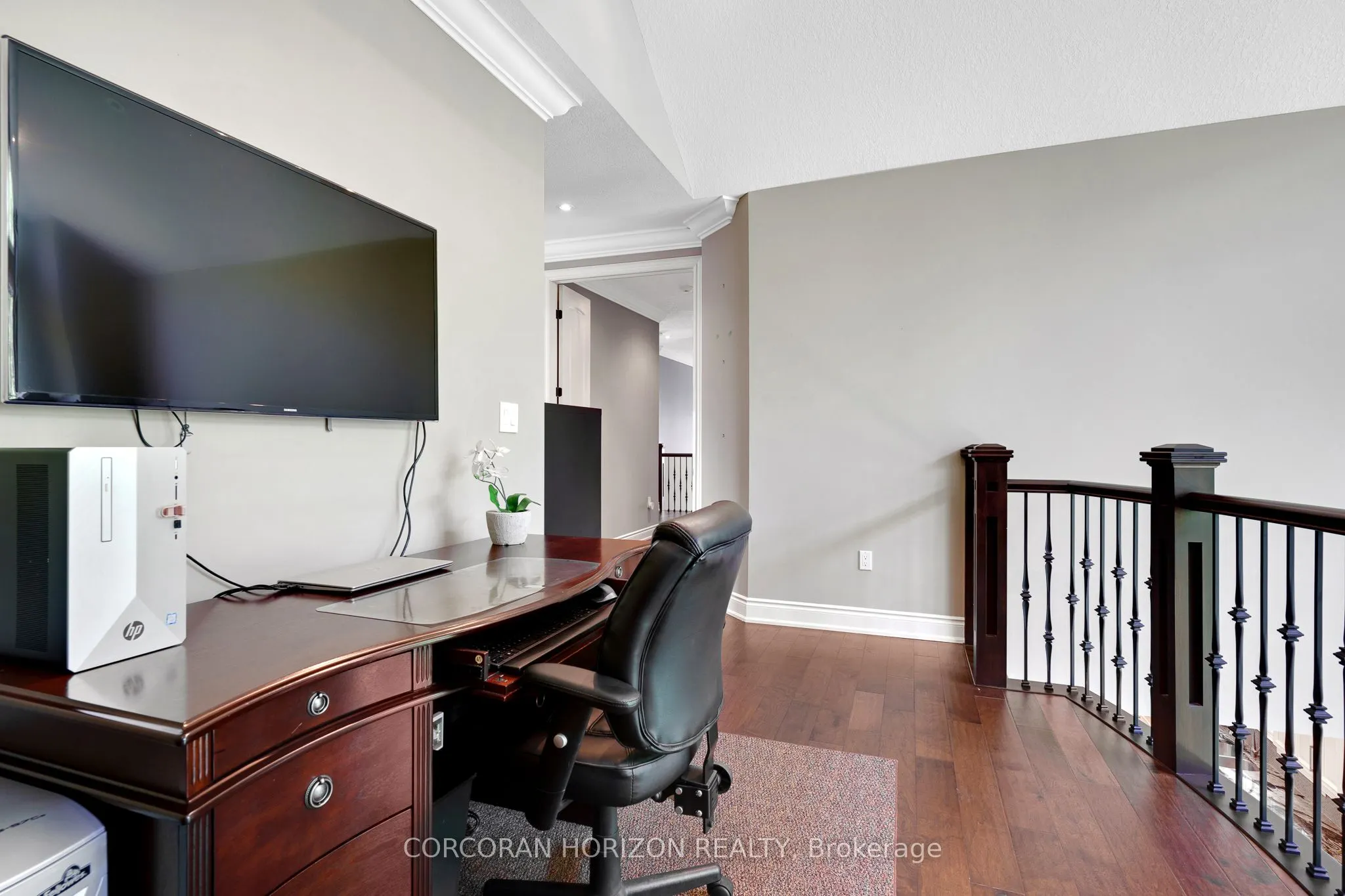 258 Edgewater Crescent, #8