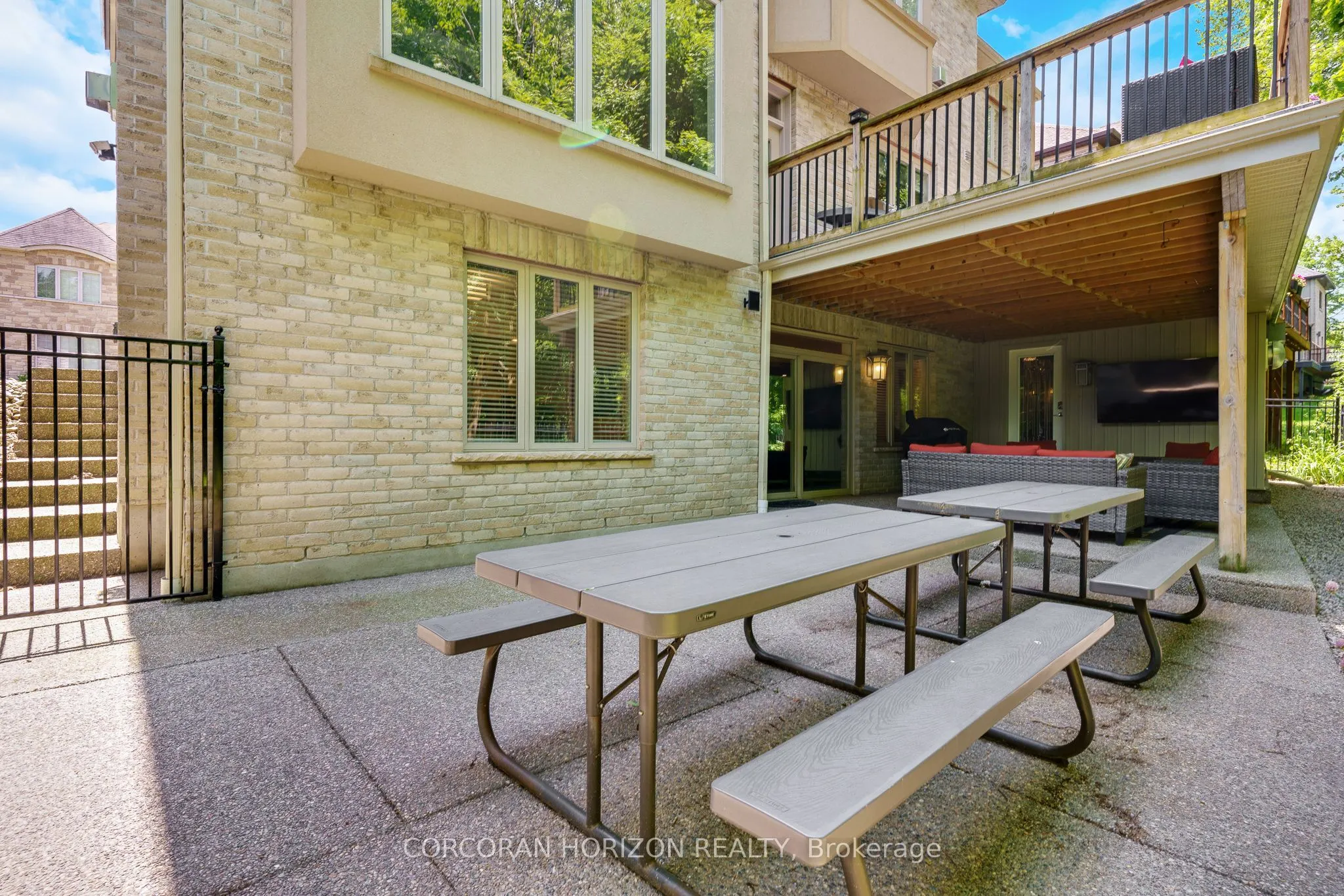 258 Edgewater Crescent, #8