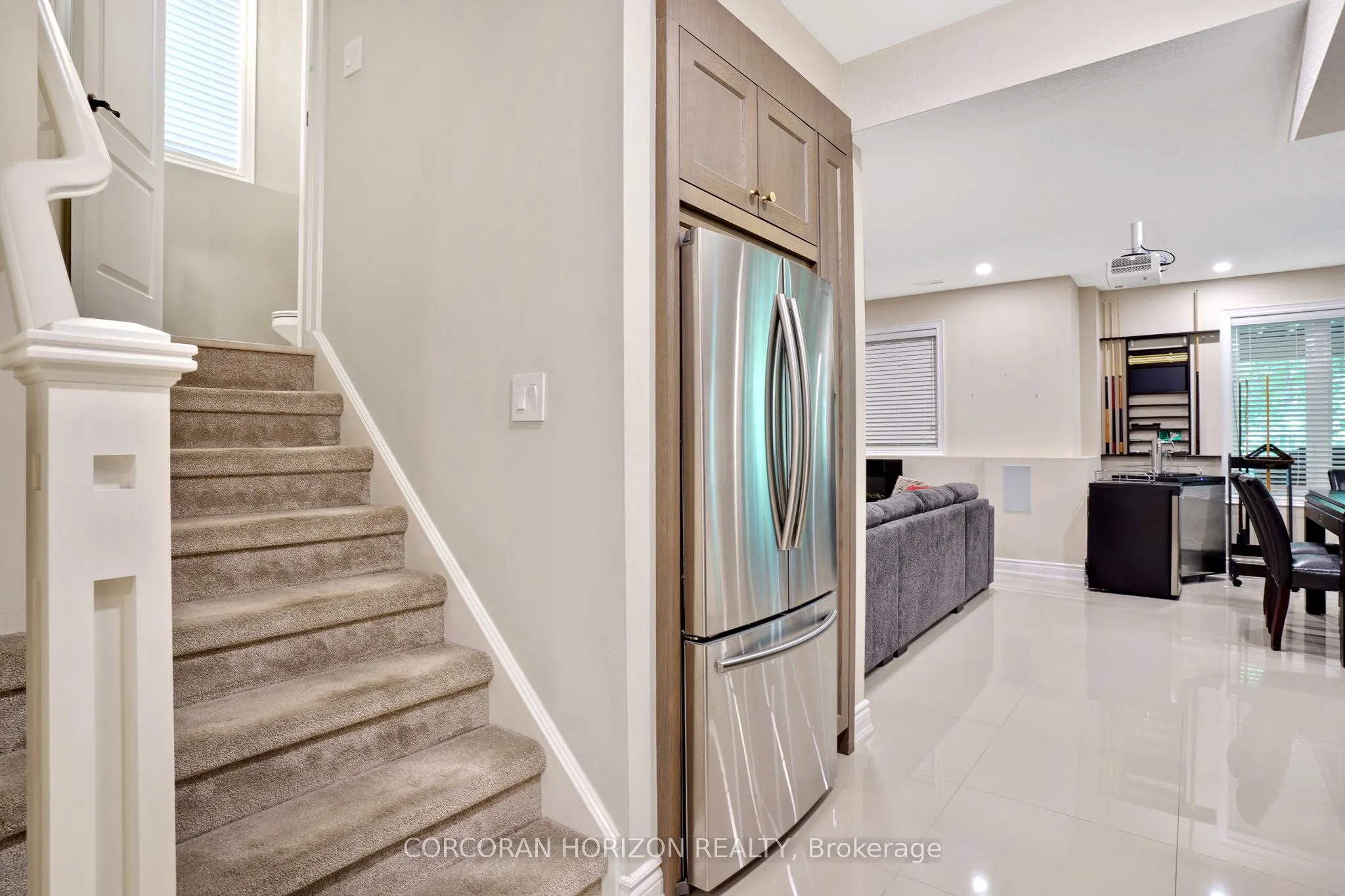 258 Edgewater Crescent, #8