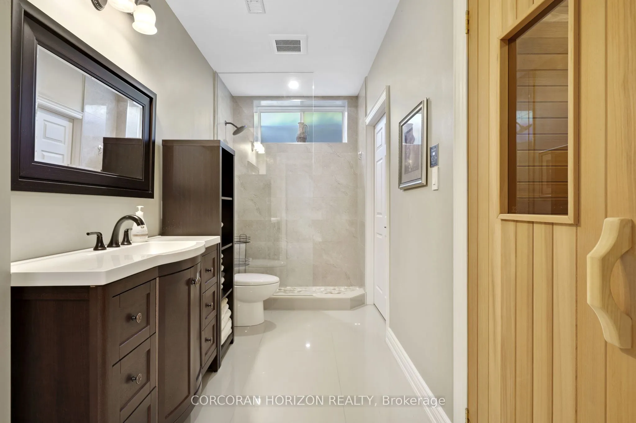 258 Edgewater Crescent, #8