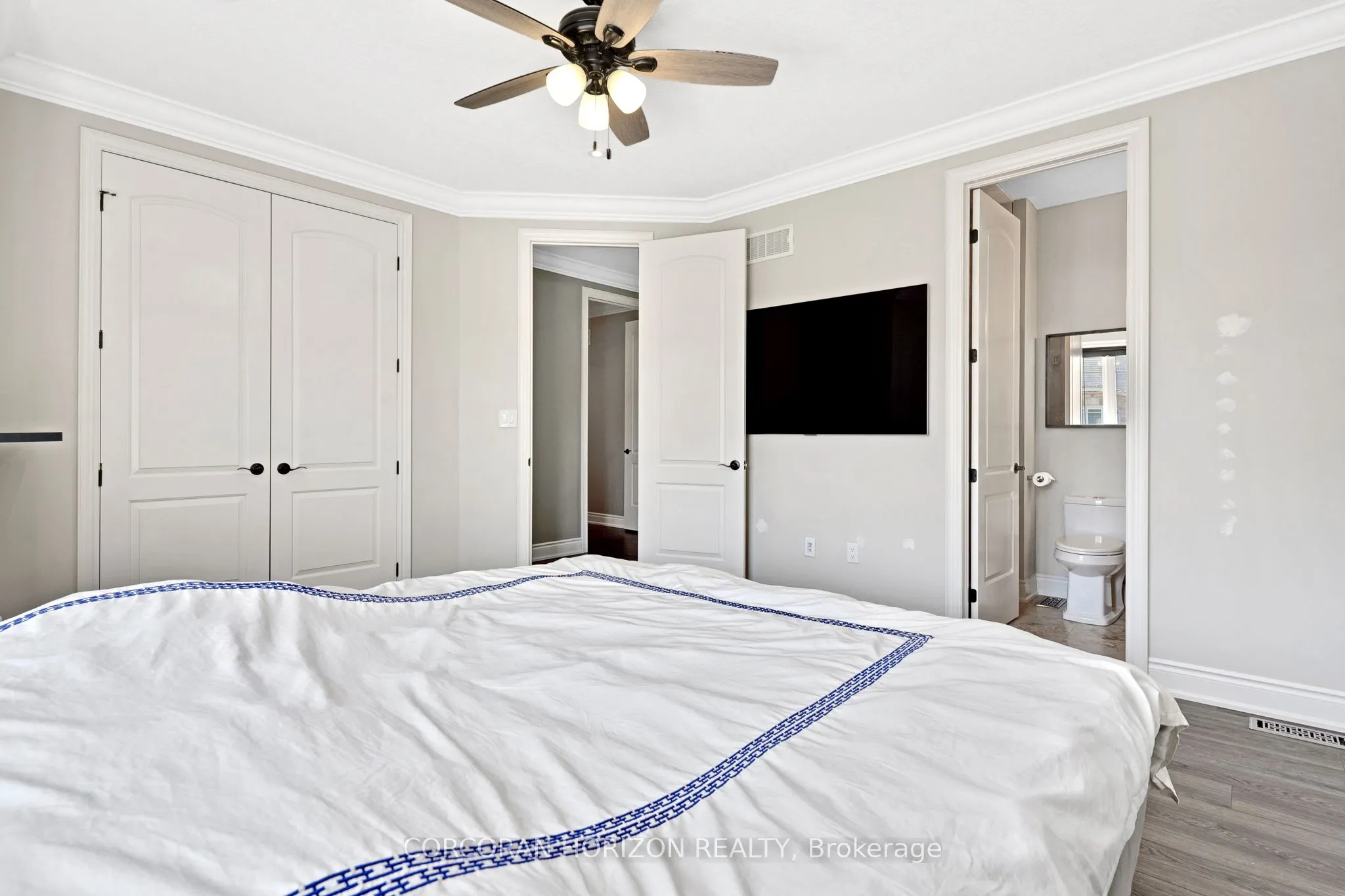 258 Edgewater Crescent, #8