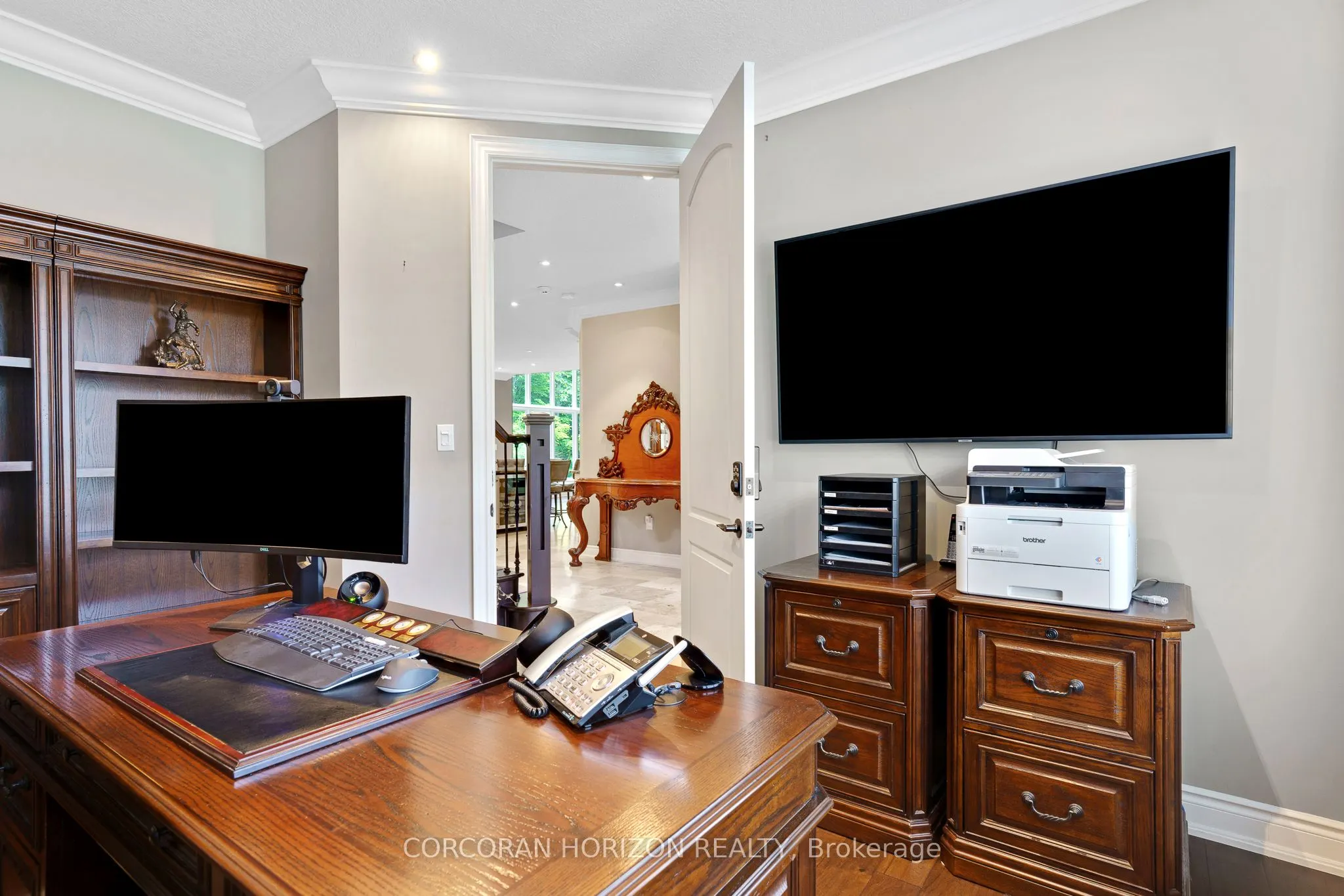 258 Edgewater Crescent, #8