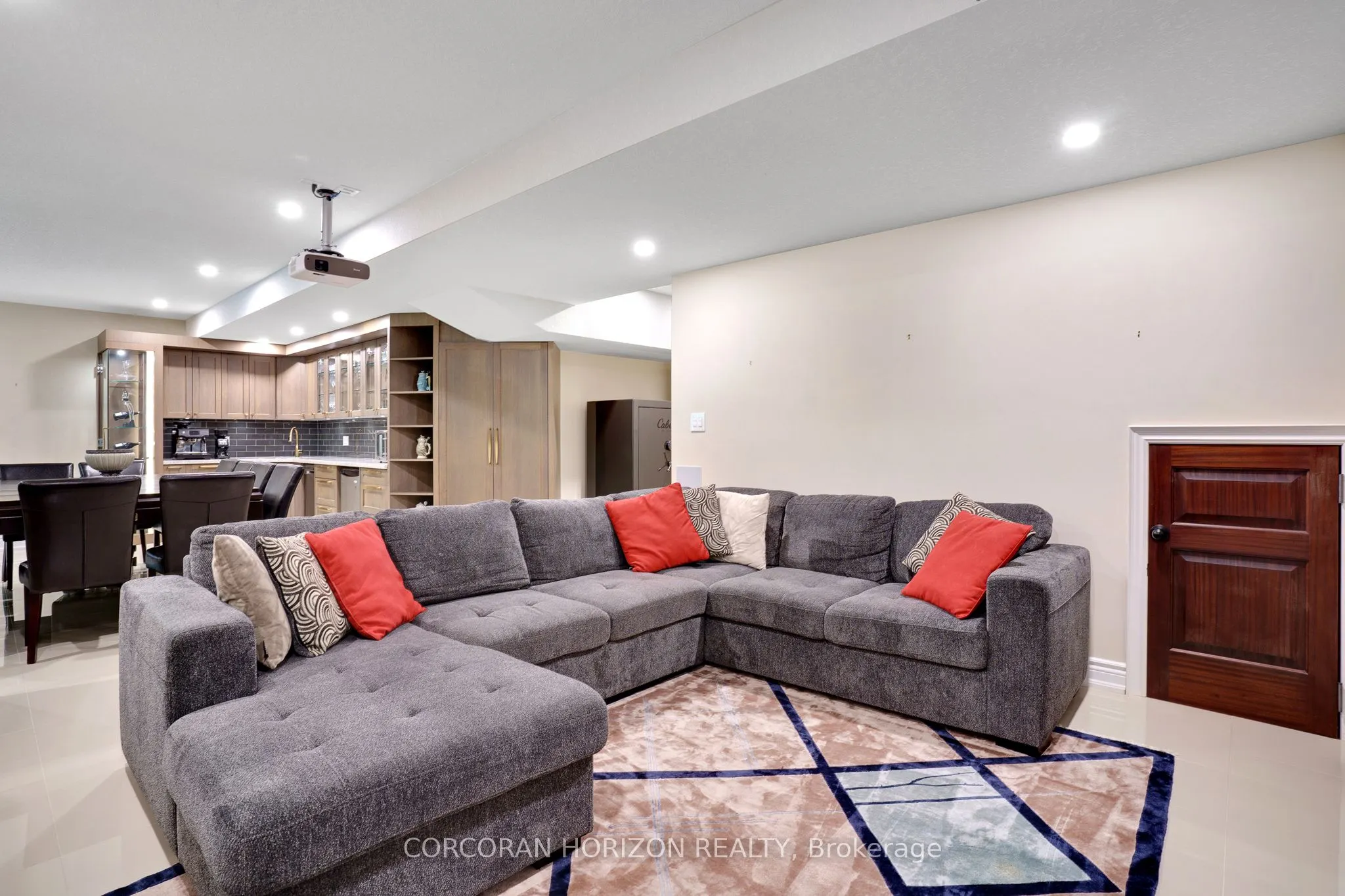 258 Edgewater Crescent, #8