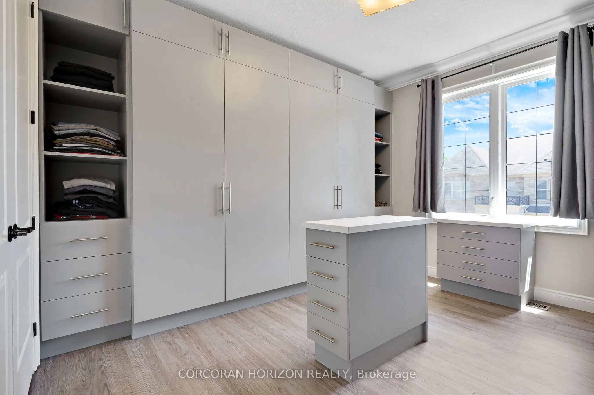 258 Edgewater Crescent, #8