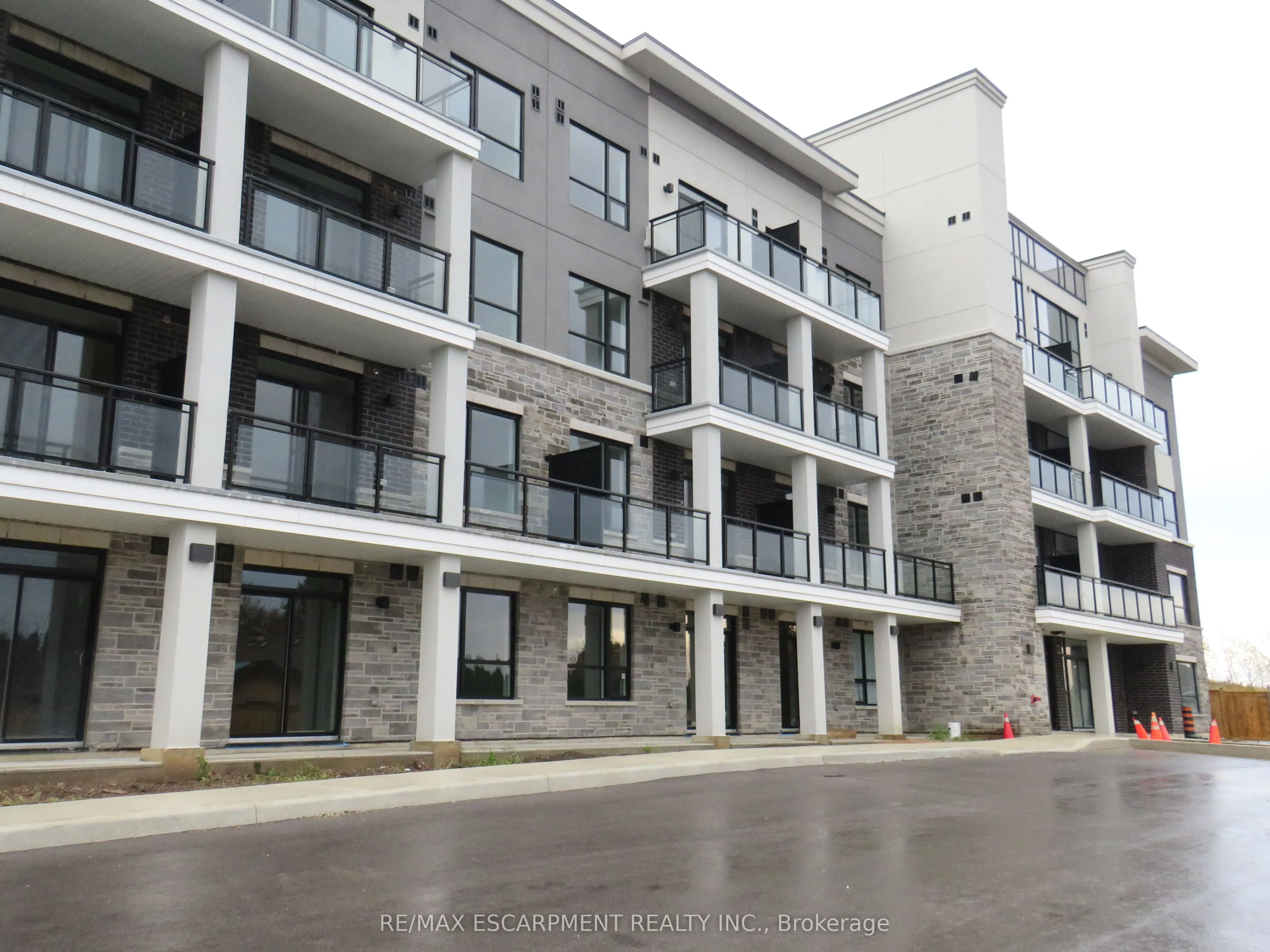 120 Springvalley Crescent, #210