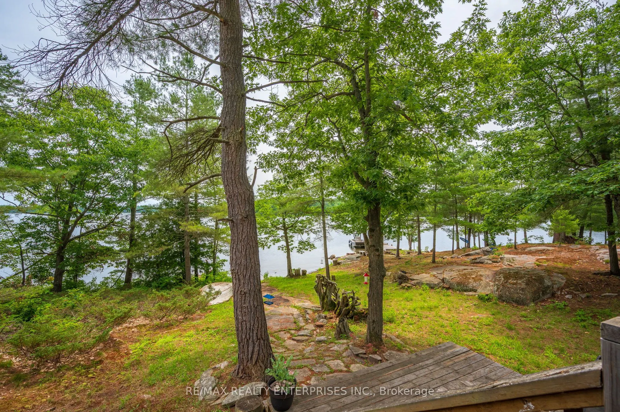 512 ISLAND 120 SIX MILE LAKE