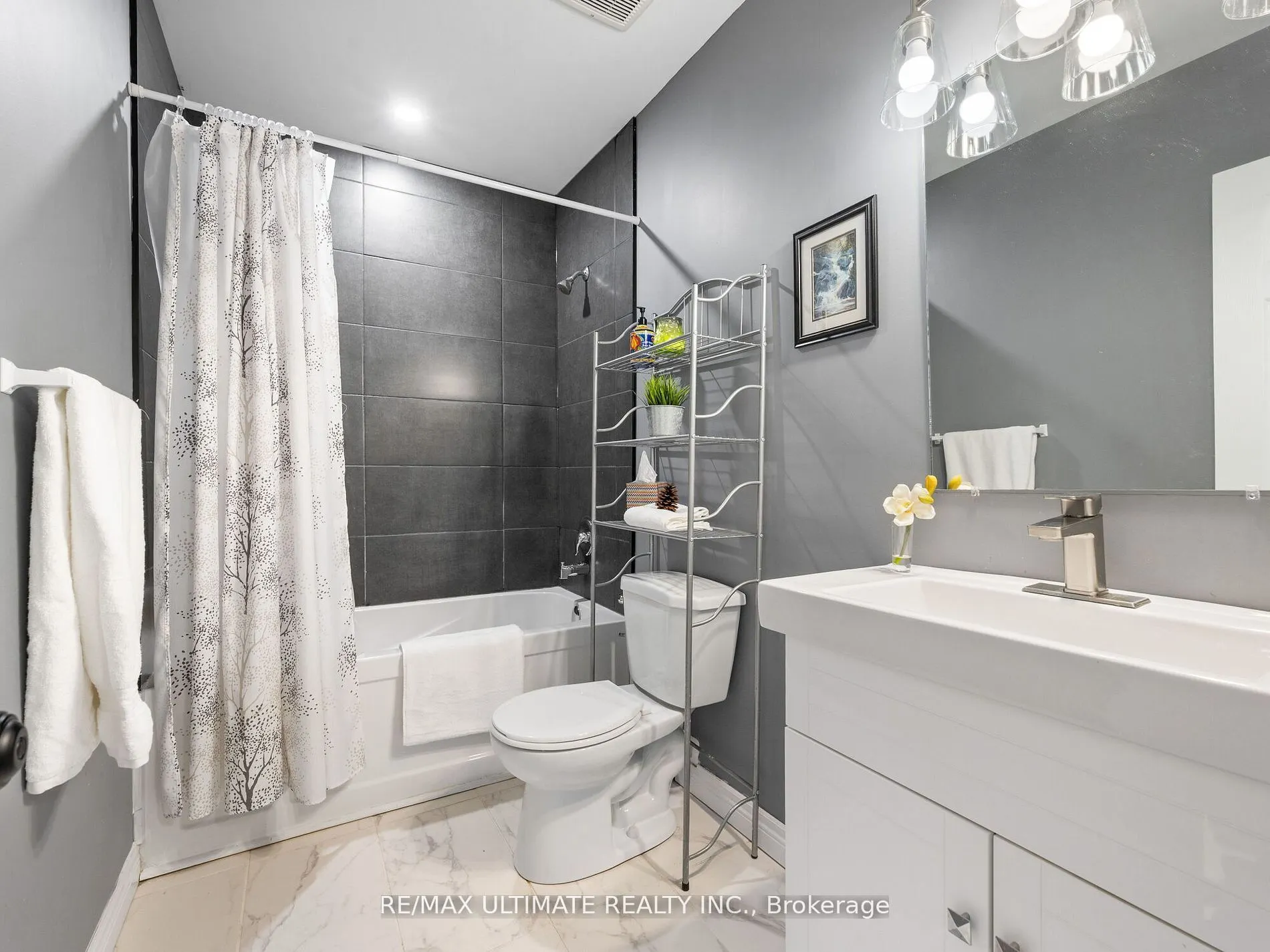252 Bertie Street, #3
