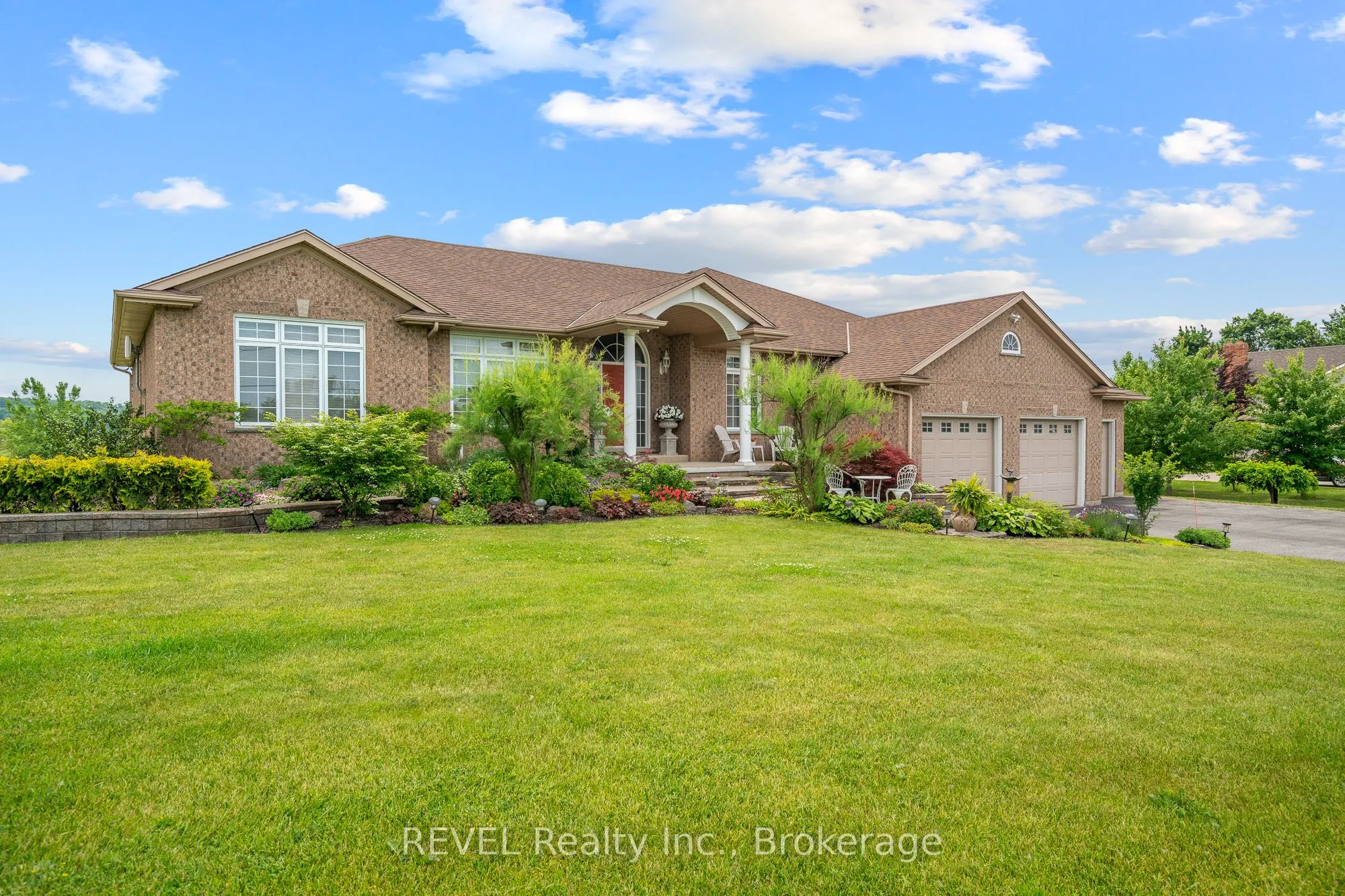 925 QUEENSTON Road