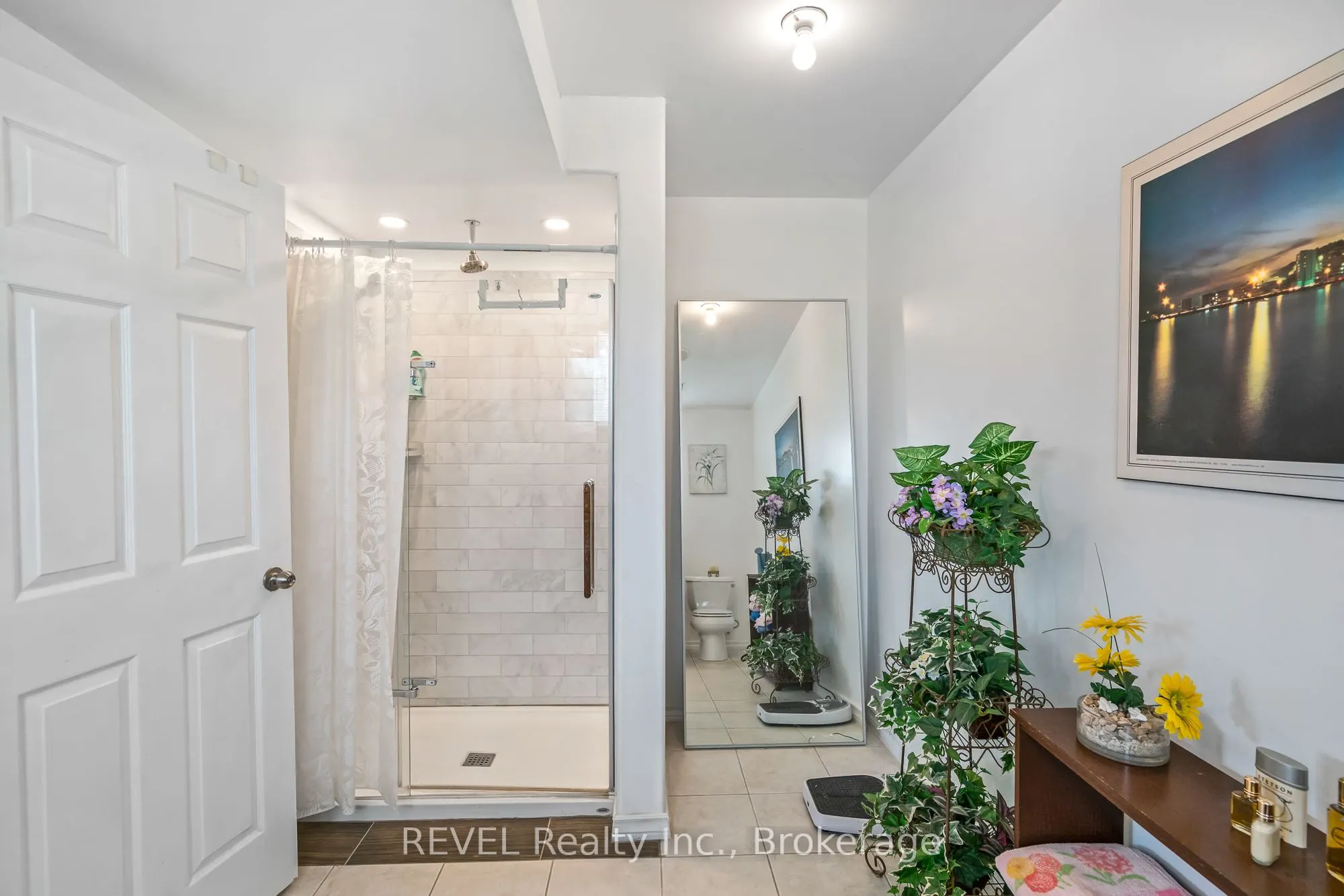925 QUEENSTON Road