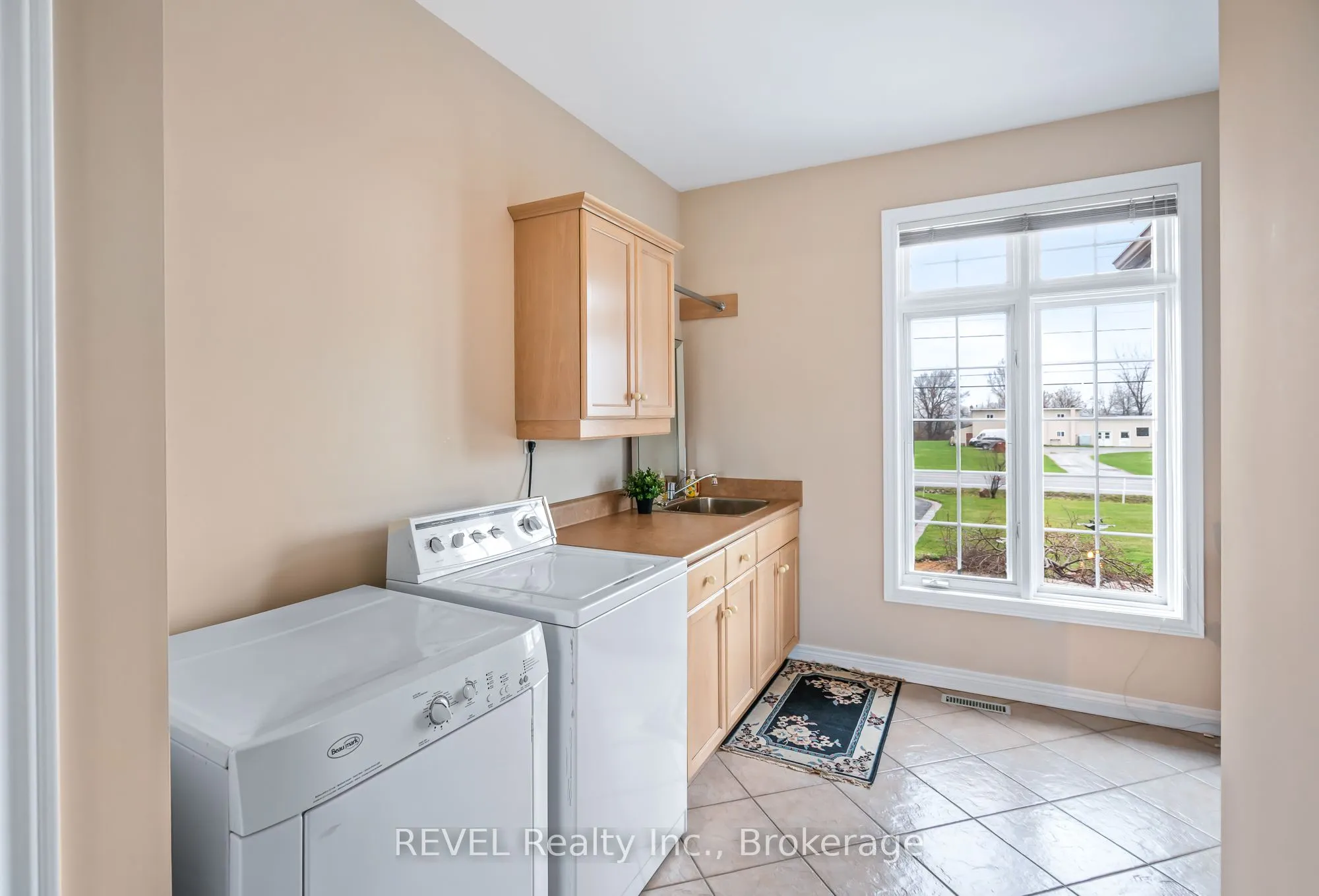 925 QUEENSTON Road