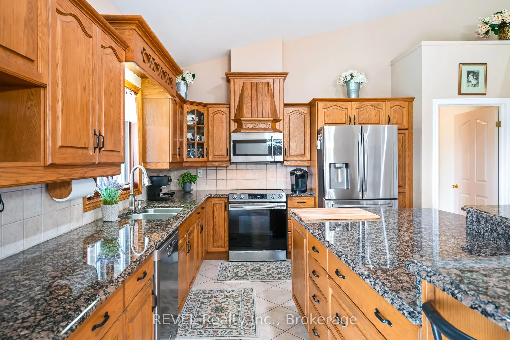 925 QUEENSTON Road