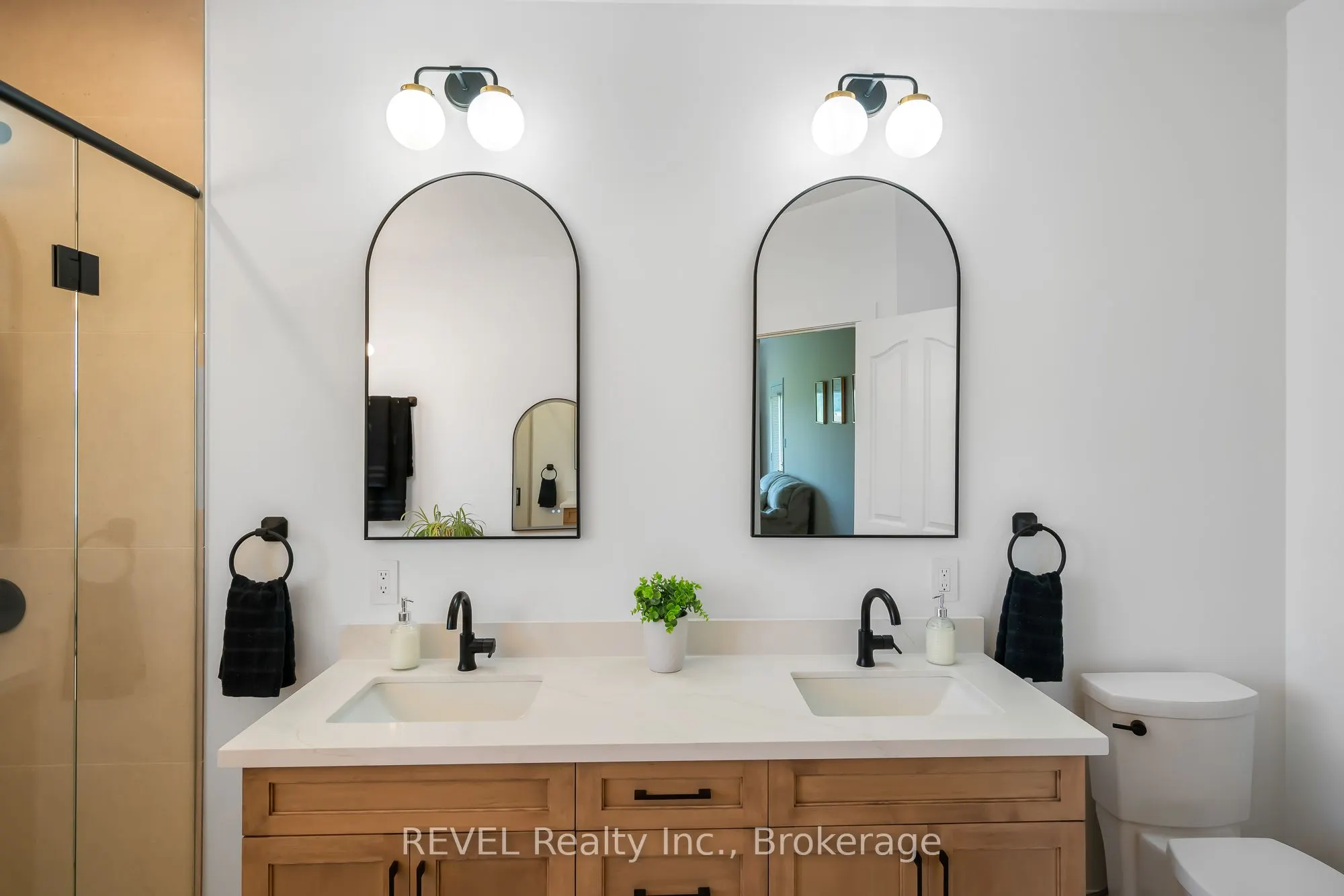 925 QUEENSTON Road