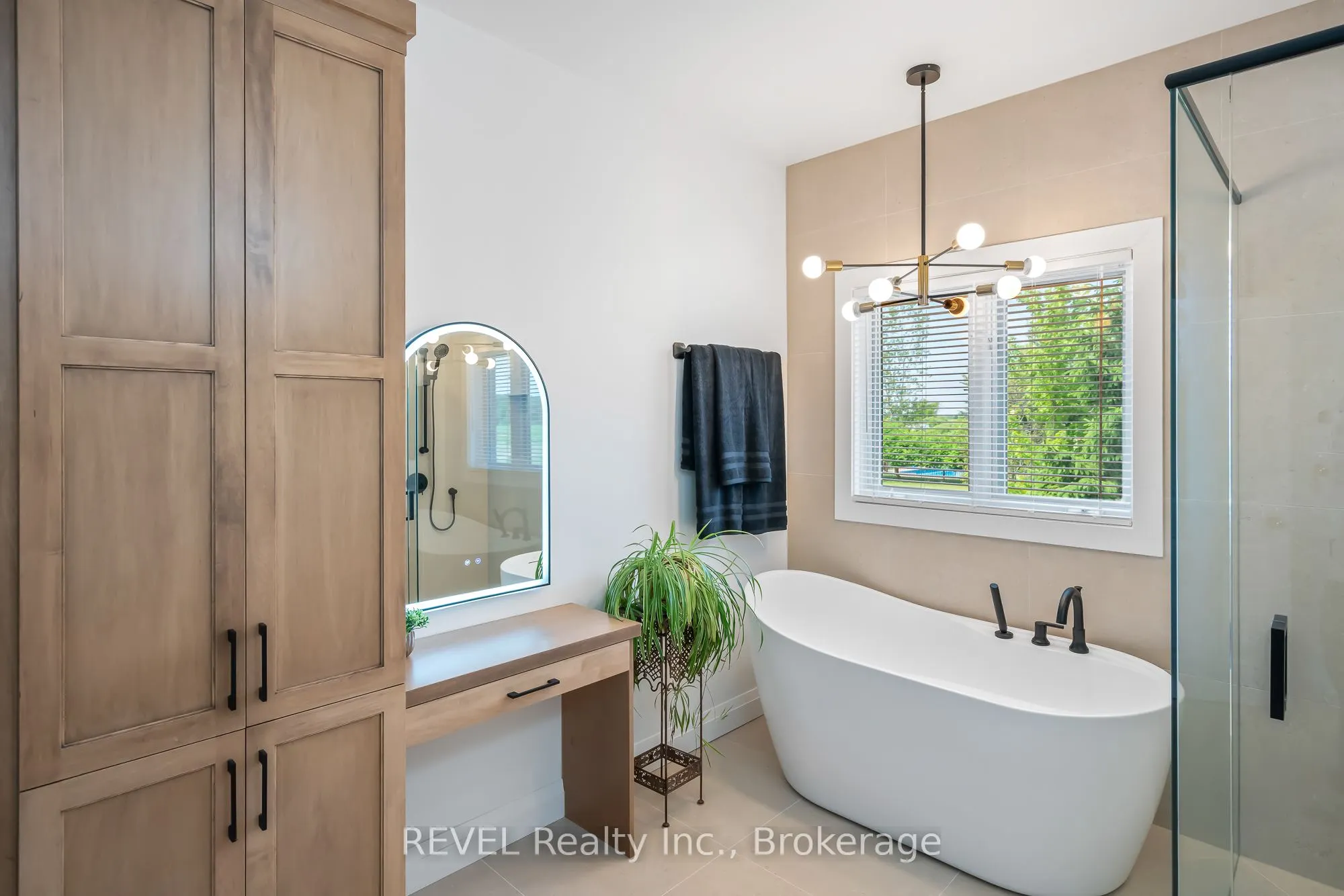 925 QUEENSTON Road