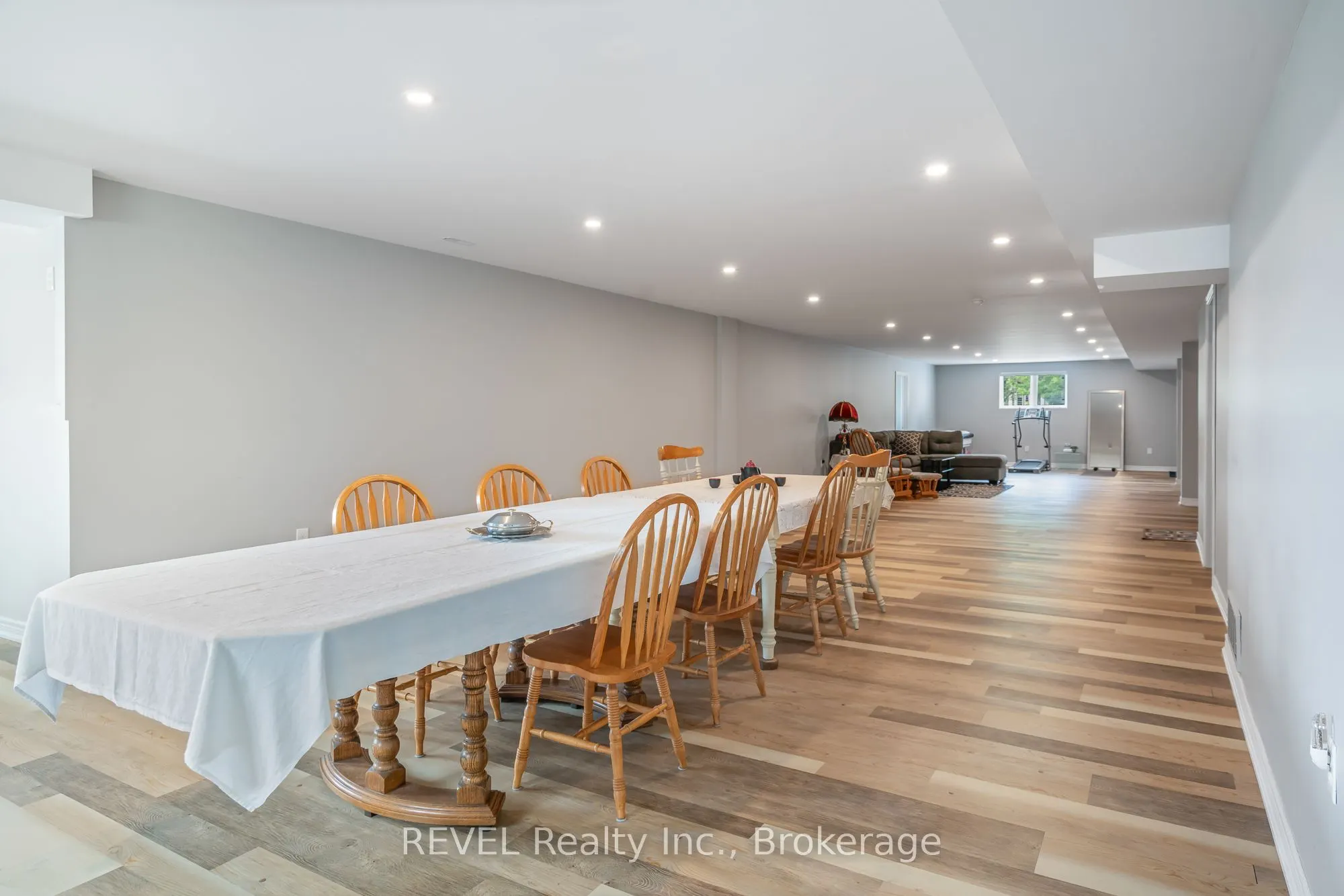 925 QUEENSTON Road