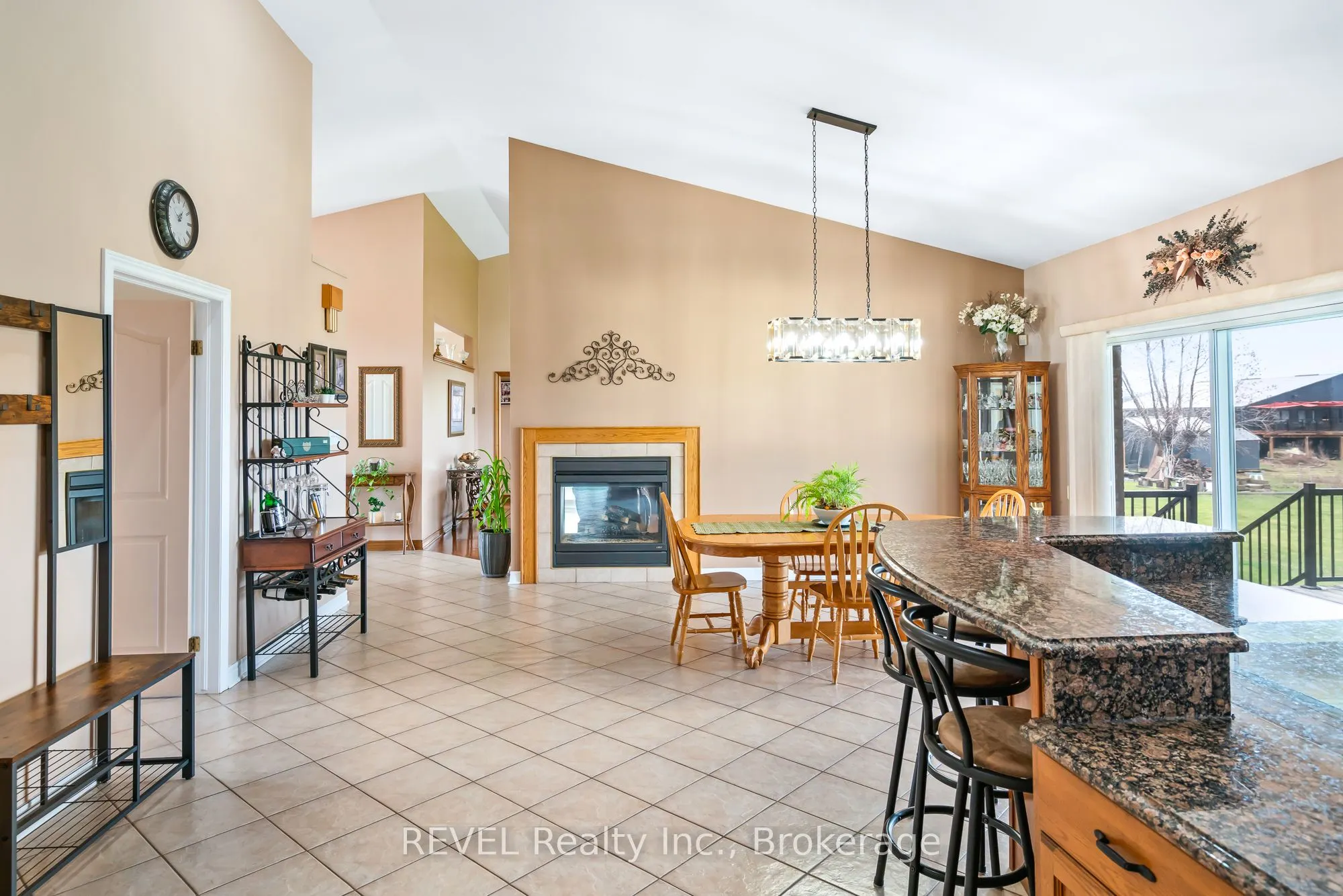 925 QUEENSTON Road