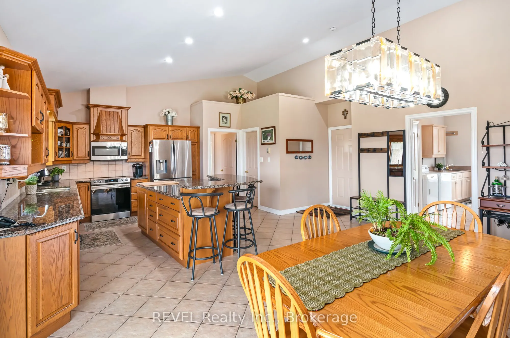 925 QUEENSTON Road