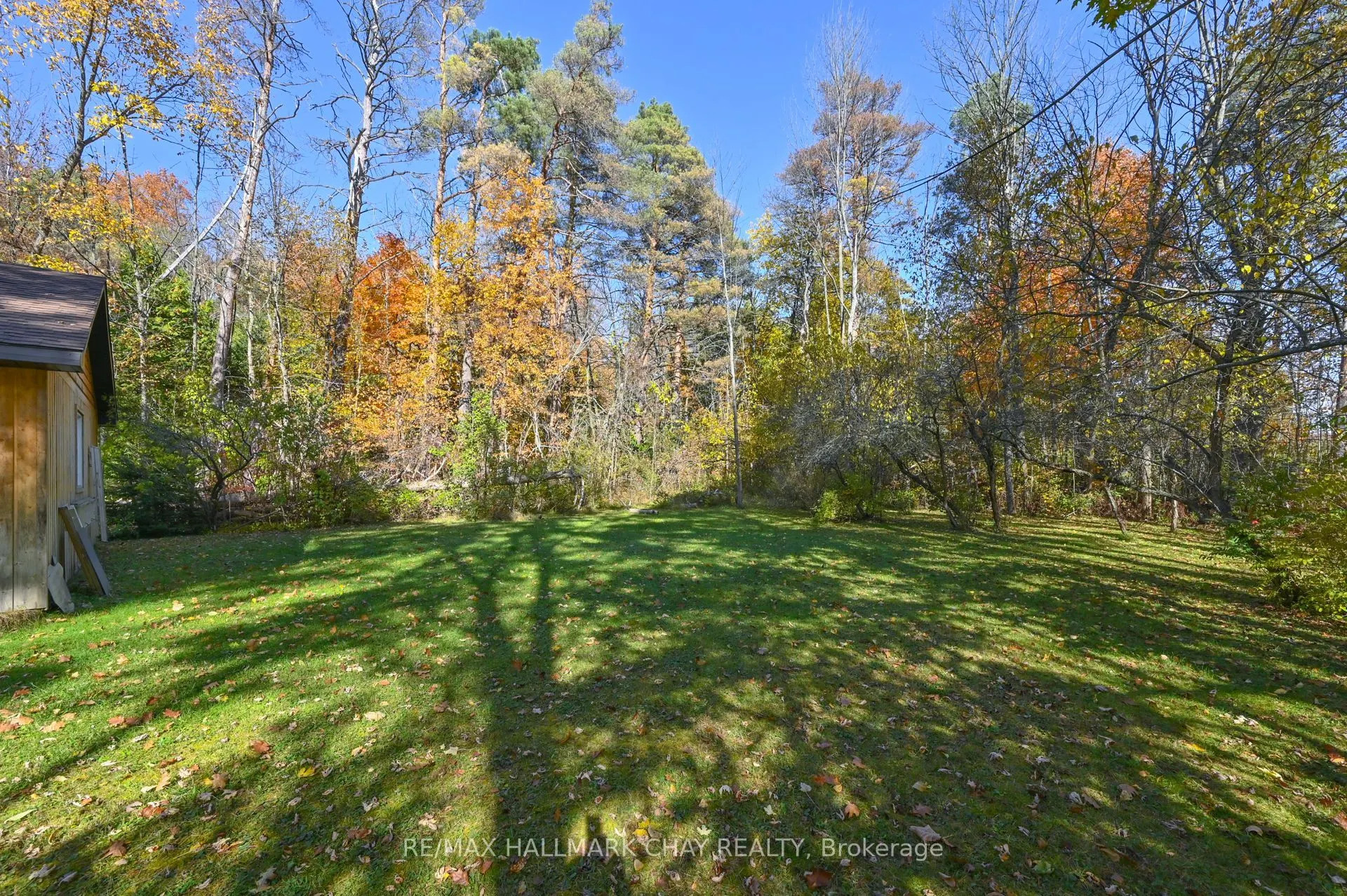 667156 20 Side Road